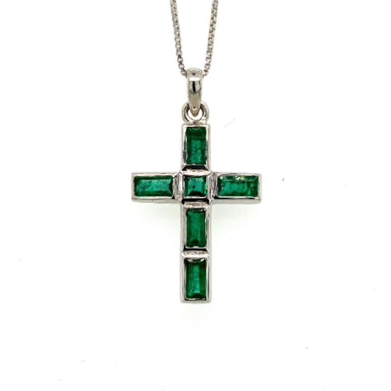 Natural Emerald Jesus Cross Pendant 925 Sterling Silver, Unisex Gifts In New Condition For Sale In New York, NY