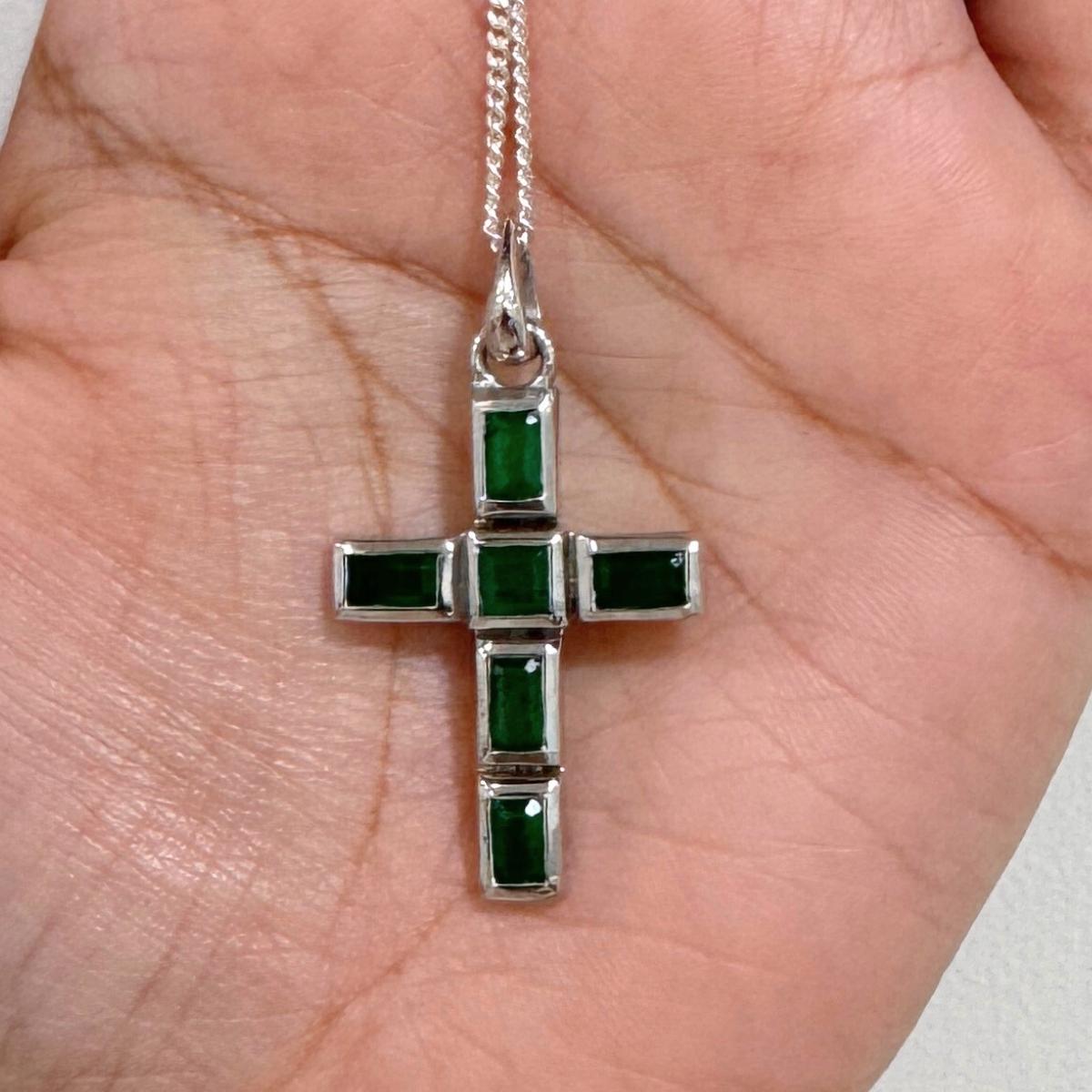 Natural Emerald Jesus Cross Pendant 925 Sterling Silver, Unisex Gifts For Sale 1