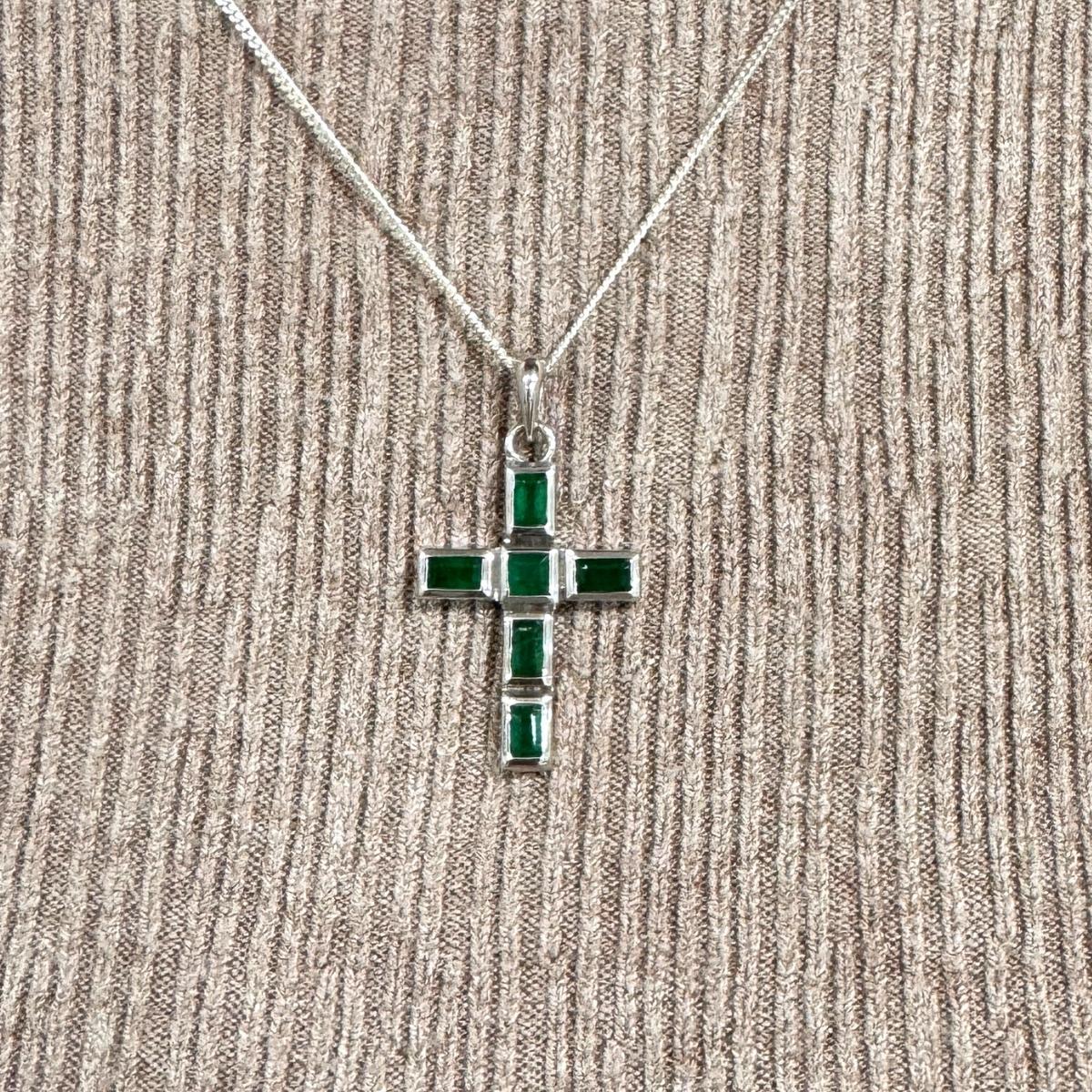 Natural Emerald Jesus Cross Pendant 925 Sterling Silver, Unisex Gifts For Sale 3