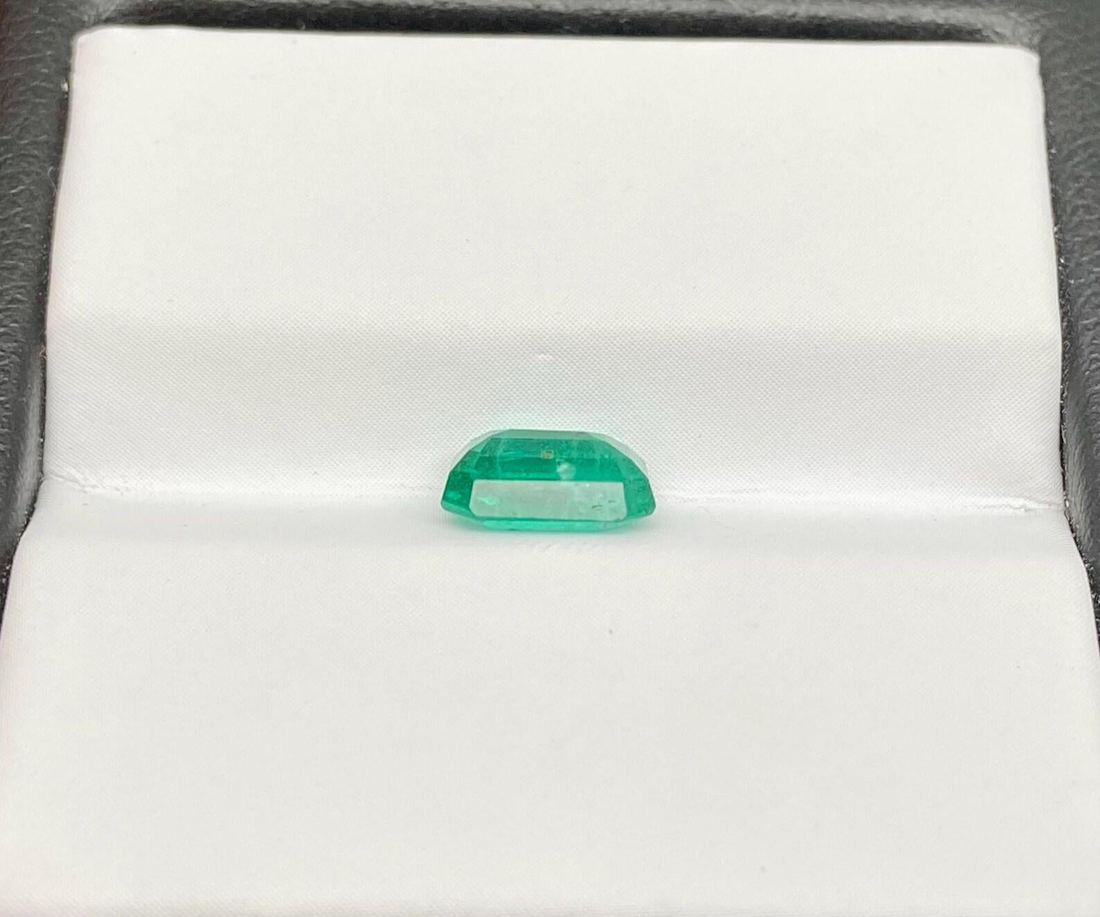 Natürlicher Smaragd lose Edelstein 1.04 ct, Smaragdschliff, Herkunft Sambia, Zertifikat im Angebot 6