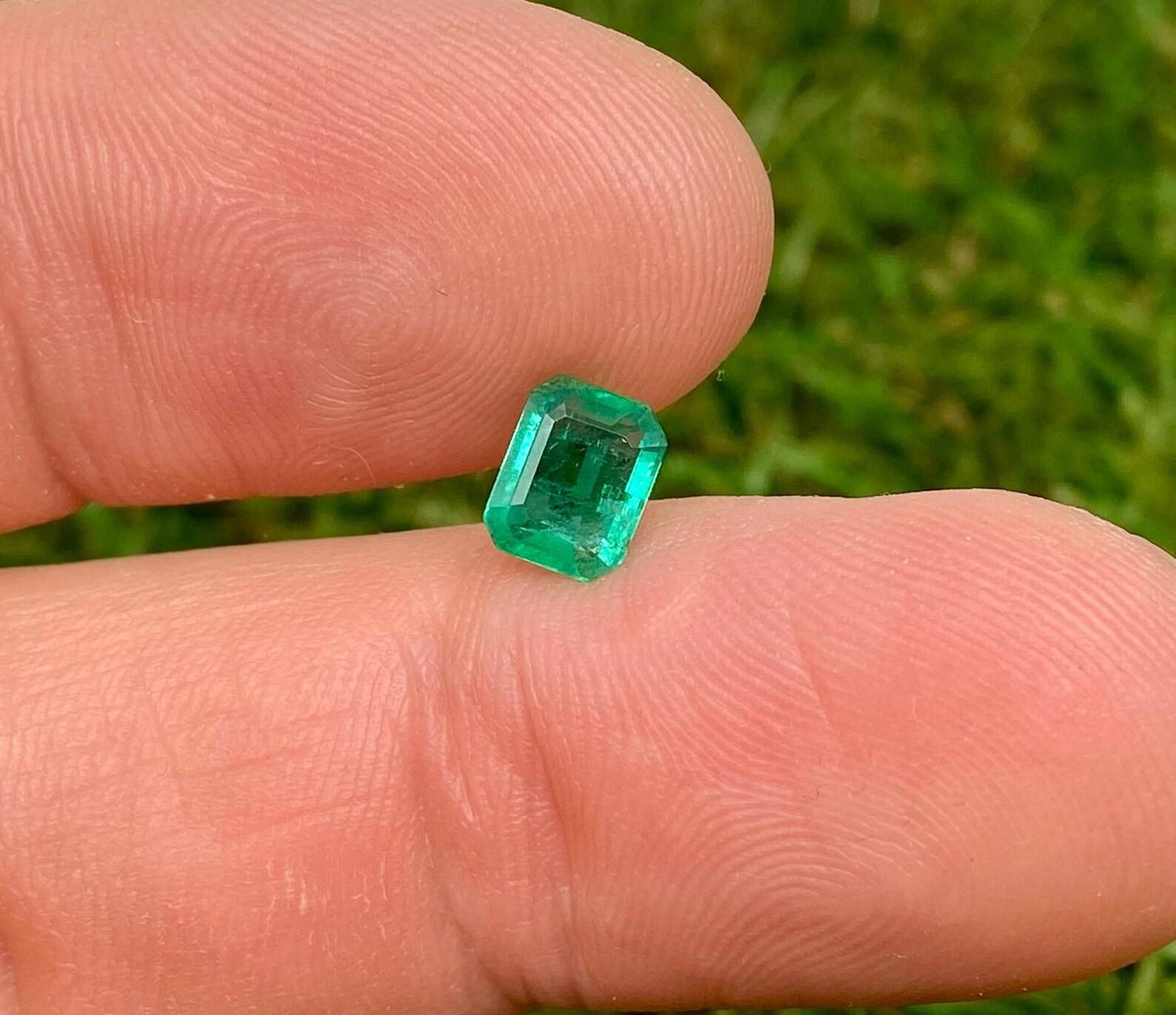 Natürlicher Smaragd lose Edelstein 1.04 ct, Smaragdschliff, Herkunft Sambia, Zertifikat im Angebot 1