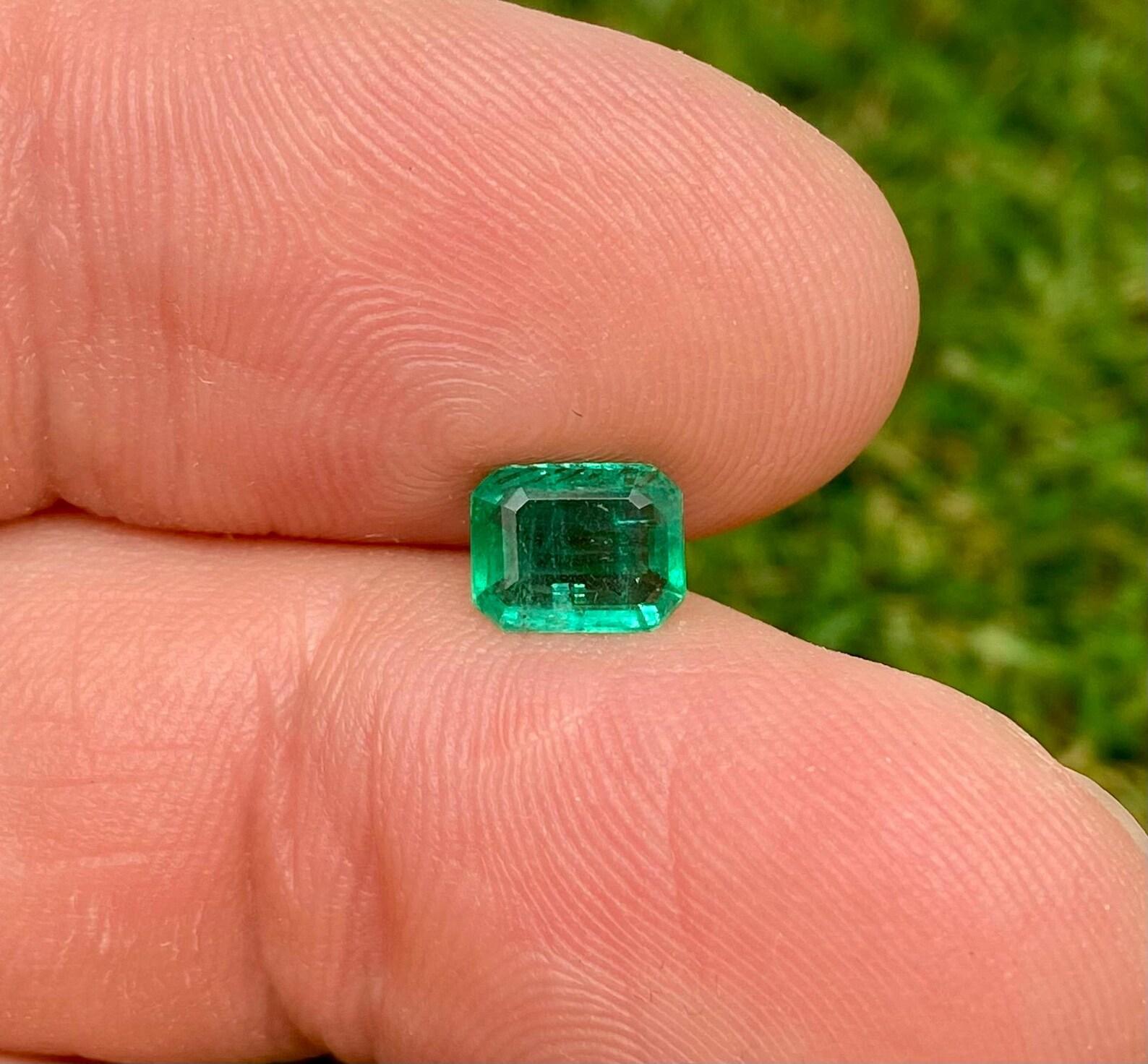 Natürlicher Smaragd lose Edelstein 1.04 ct, Smaragdschliff, Herkunft Sambia, Zertifikat im Angebot 5