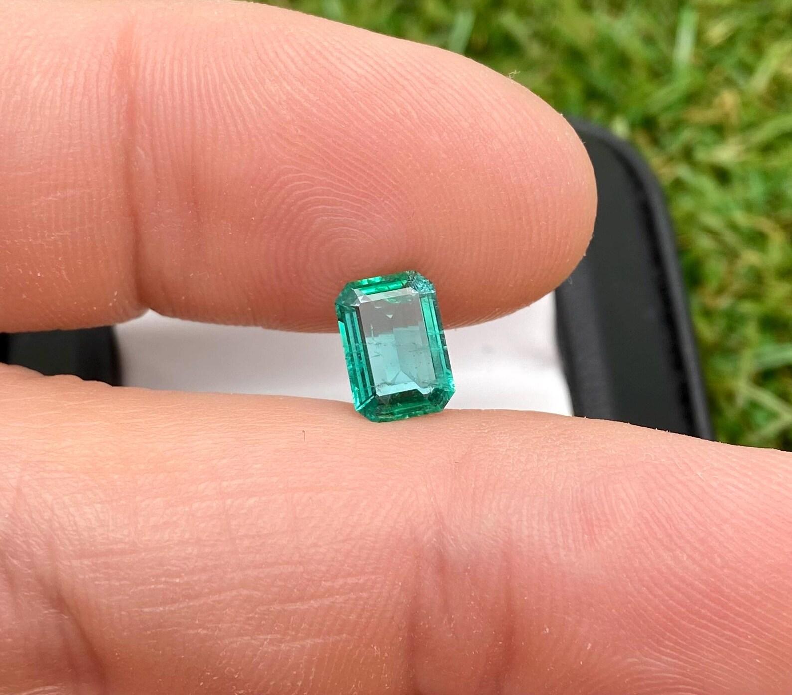 Gemma sciolta di smeraldo naturale da 1.40 ct., taglio smeraldo, Origine Zambia, Certificato in vendita 5