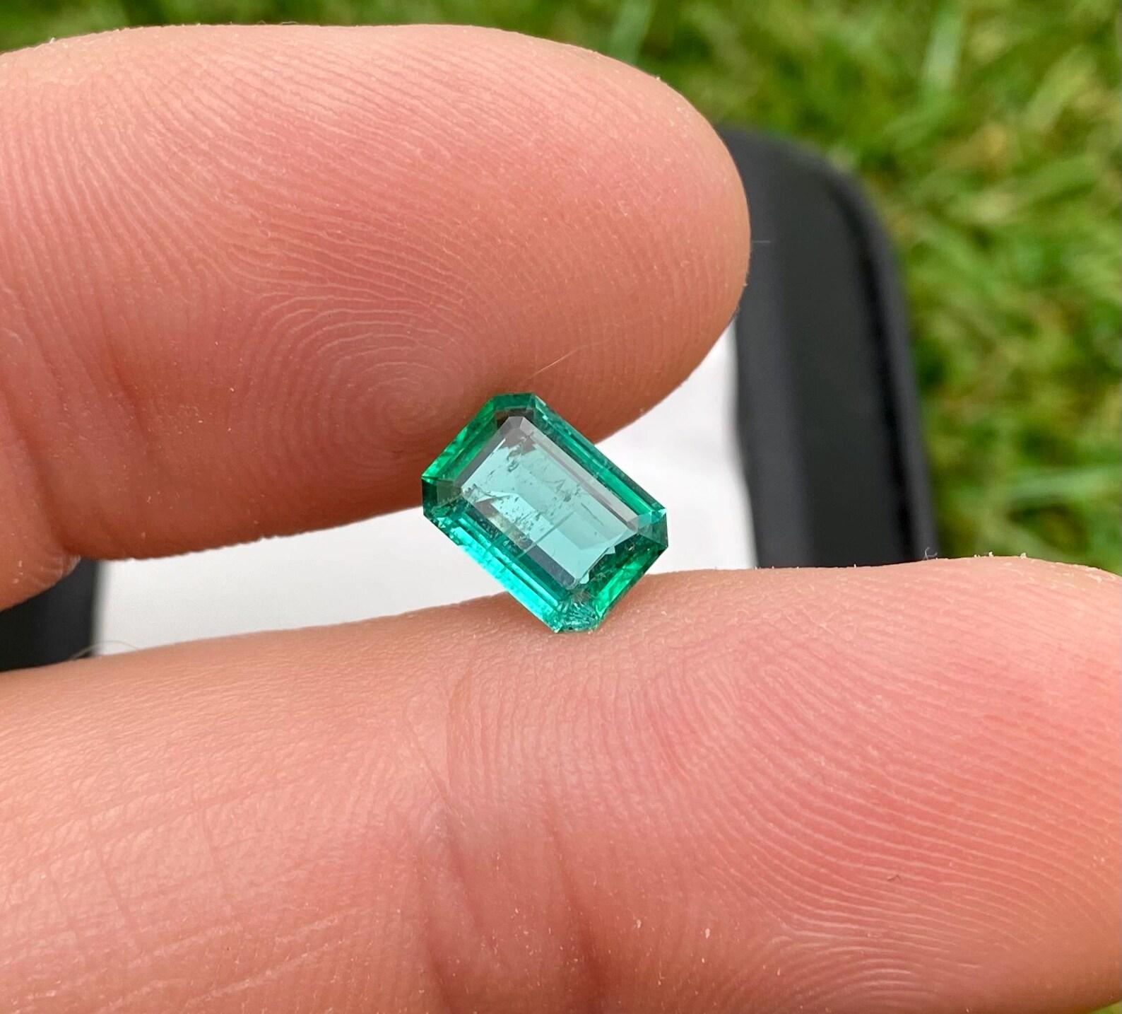 Gemma sciolta di smeraldo naturale da 1.40 ct., taglio smeraldo, Origine Zambia, Certificato in vendita 6