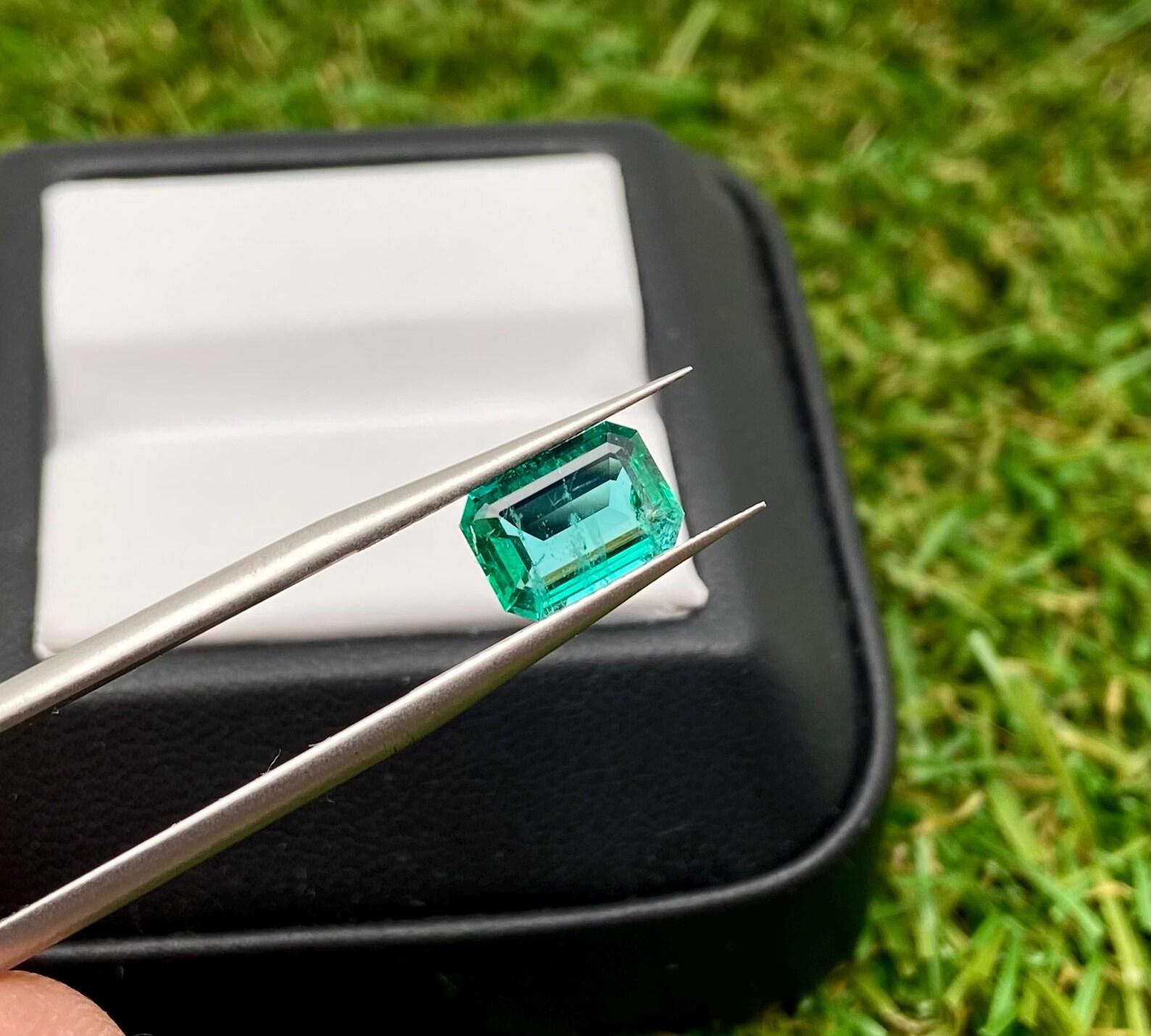 Gemma sciolta di smeraldo naturale da 1.40 ct., taglio smeraldo, Origine Zambia, Certificato in vendita 2