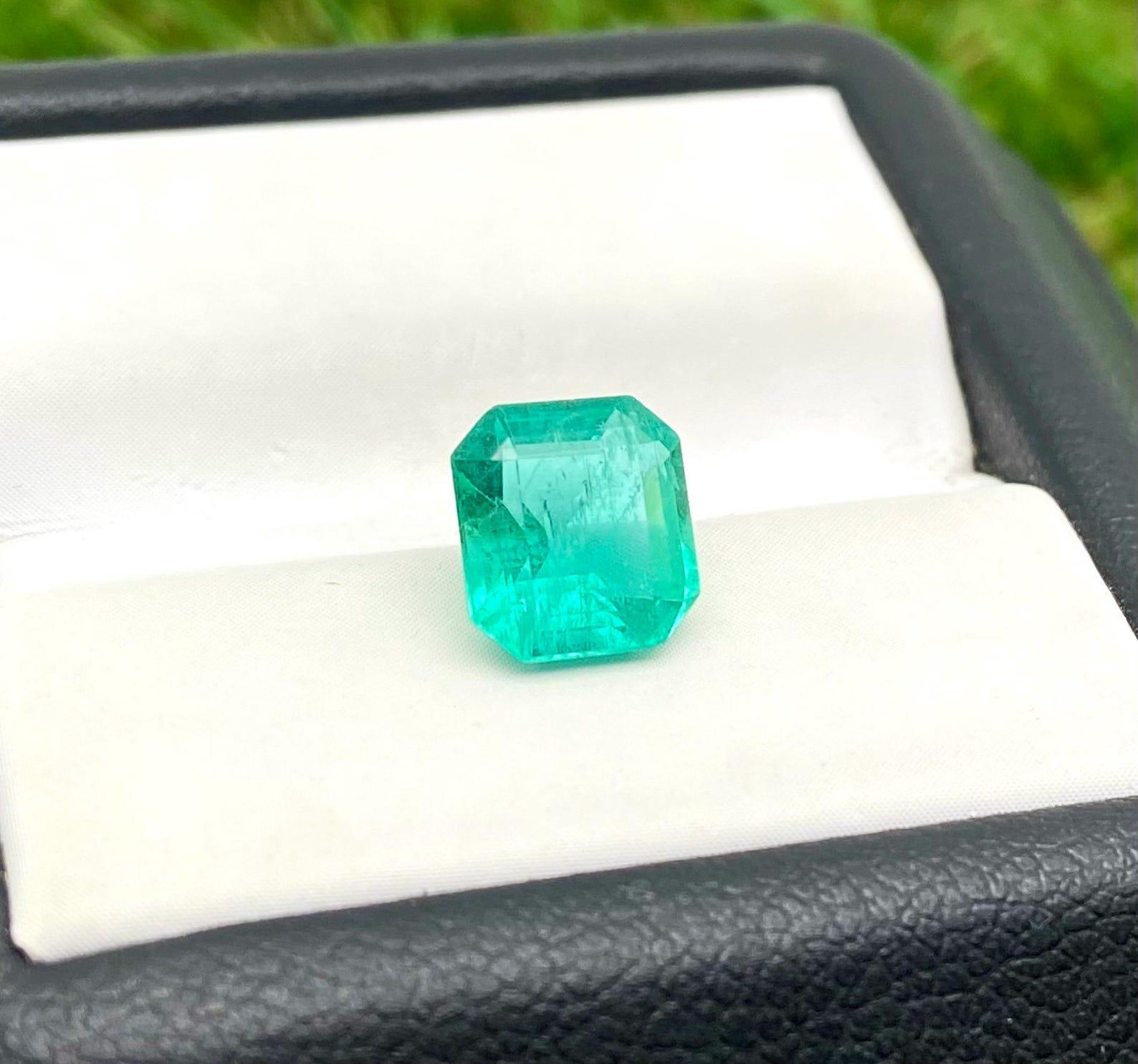 Natürlicher Smaragd lose Edelstein 1,44ct, Smaragdschliff, Herkunft Sambia, Zertifikat im Angebot 1