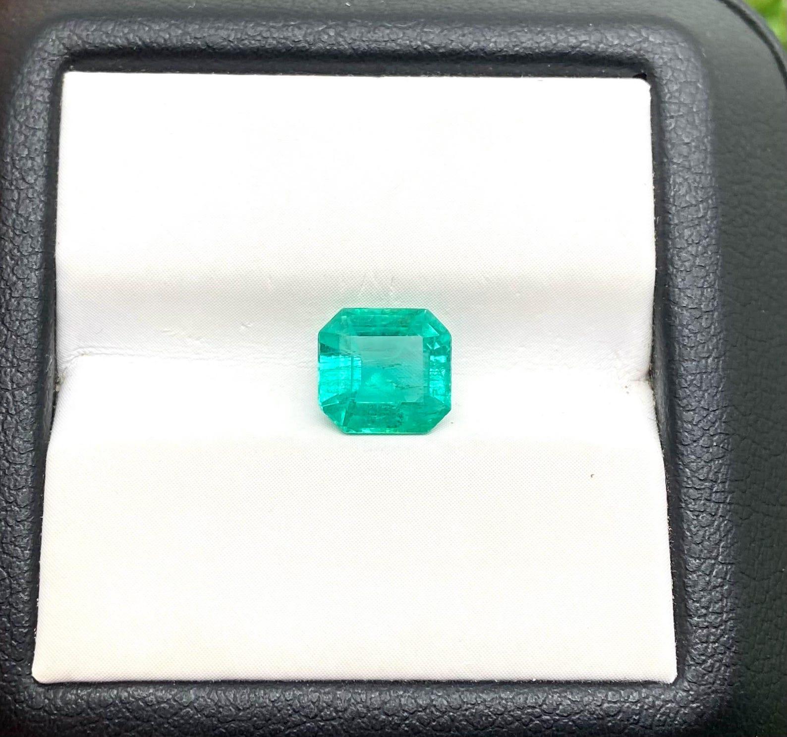 Natürlicher Smaragd lose Edelstein 1,44ct, Smaragdschliff, Herkunft Sambia, Zertifikat im Angebot 3