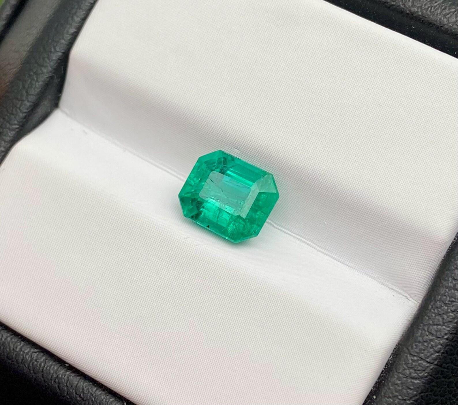 Natürlicher Smaragd lose Edelstein 1.56 ct, Smaragdschliff, Herkunft Sambia, Zertifikat im Angebot 3