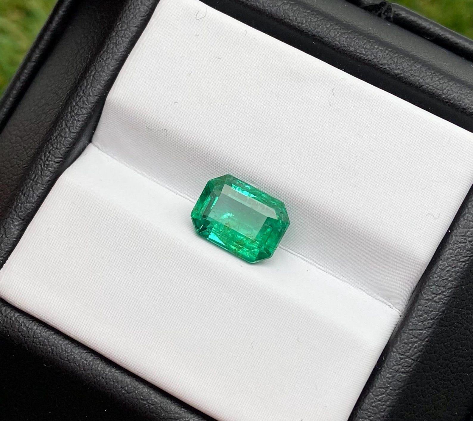 Natürlicher Smaragd lose Edelstein 1.89ct, Smaragdschliff, Herkunft Sambia, Zertifikat im Angebot 1