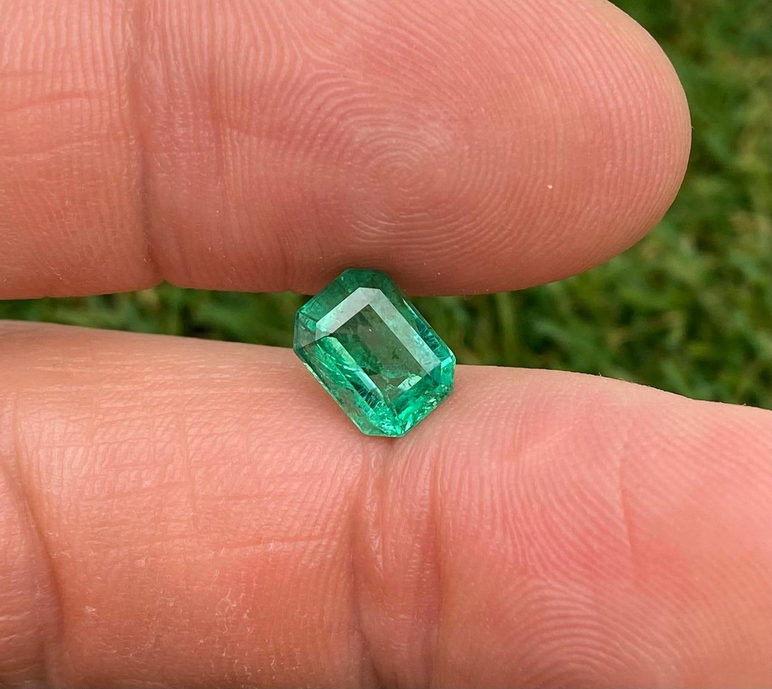 Natürlicher Smaragd lose Edelstein 1.89ct, Smaragdschliff, Herkunft Sambia, Zertifikat im Angebot 5