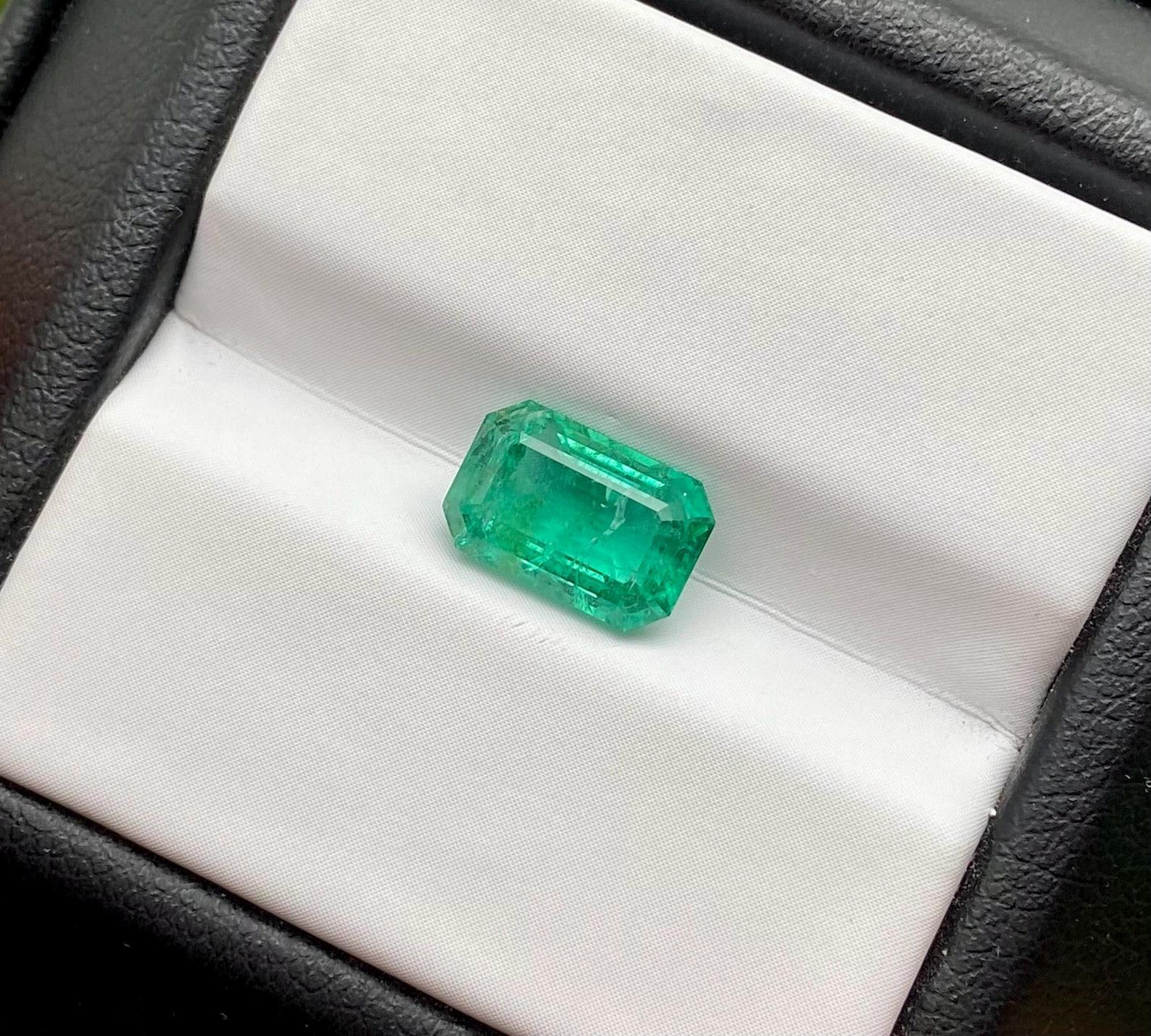 Natural Emerald loose gemstone 2.04 Ct. !

Laboratory certified: Latvias Proves Birojs
Gemstone Color: Green
Gemstone Type: Emerald
Gemstone size: 9.05x6.00x4.77 mm
Cut Grade: Excellent
Clarity/Grade: Natural Inclusions Pattern
Gemstone Shape: