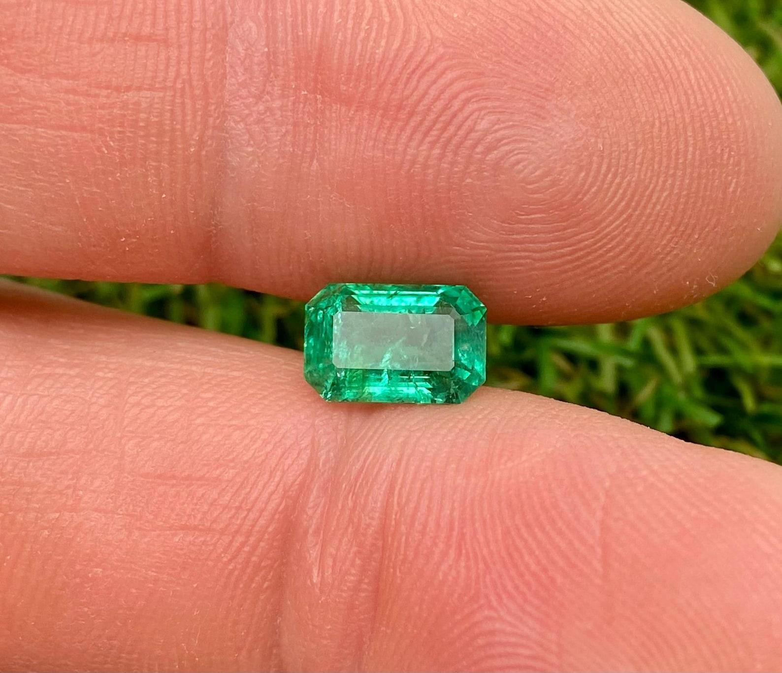 Natural Emerald loose gemstone 2.04 ct., emerald cut, Origin Zambia, Certificate Corte esmeralda en venta
