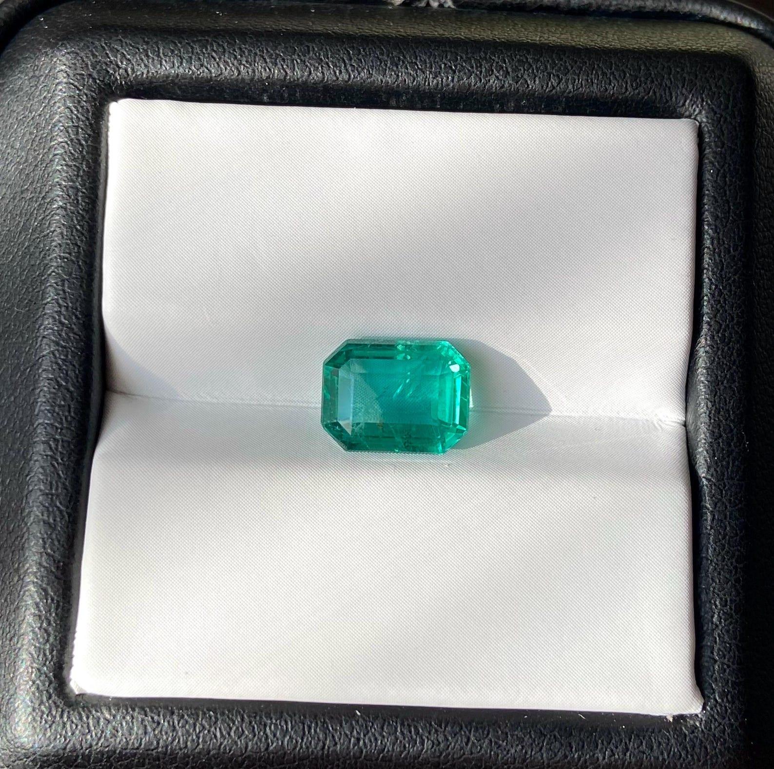 Femenino o masculino Esmeralda natural gema suelta 2,05 ct., talla esmeralda, Origen Zambia, Certificado en venta