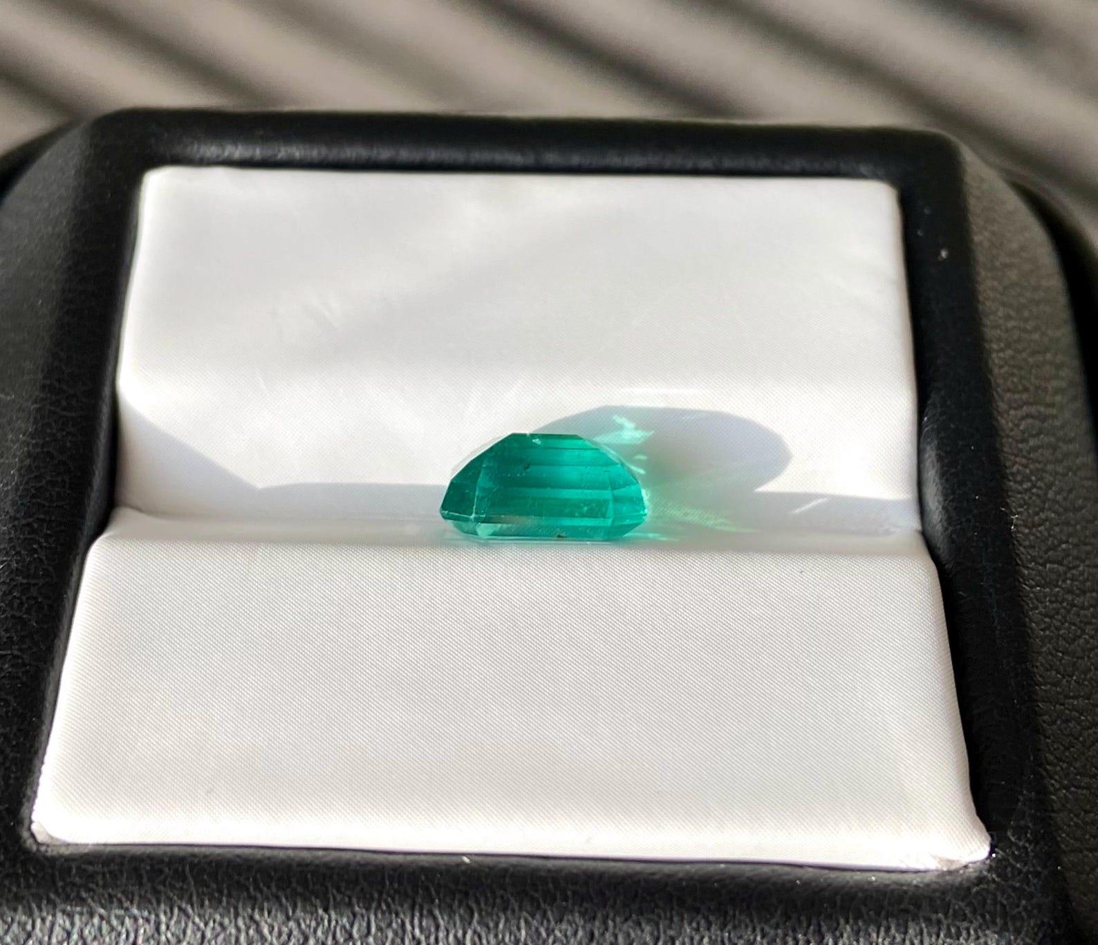 Esmeralda natural gema suelta 2,05 ct., talla esmeralda, Origen Zambia, Certificado en venta 3