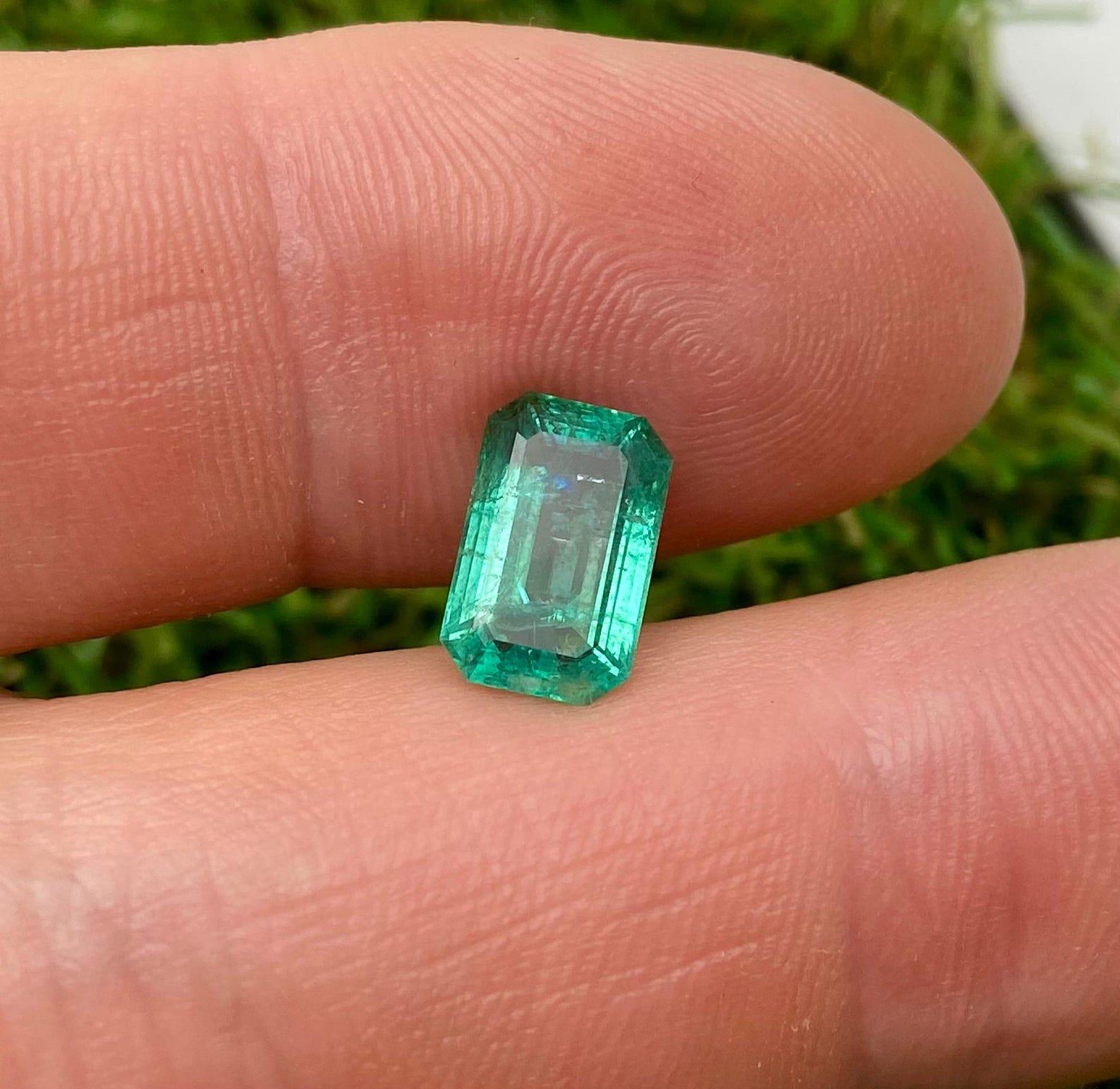 Natural Emerald loose gemstone 2.50 ct., emerald cut, Origin Zambia, Certificate For Sale 3