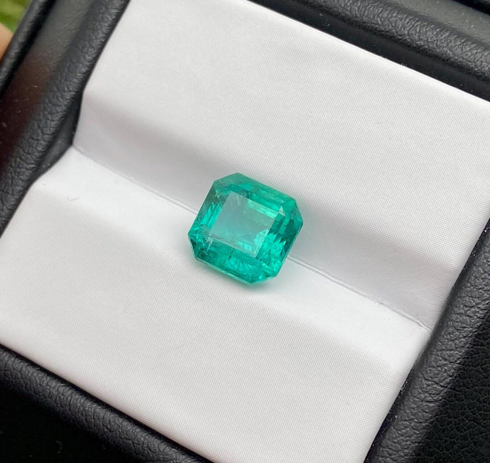 Natürlicher Smaragd lose Edelstein 2.82 ct, Smaragdschliff, Herkunft Sambia, Zertifikat für Damen oder Herren im Angebot