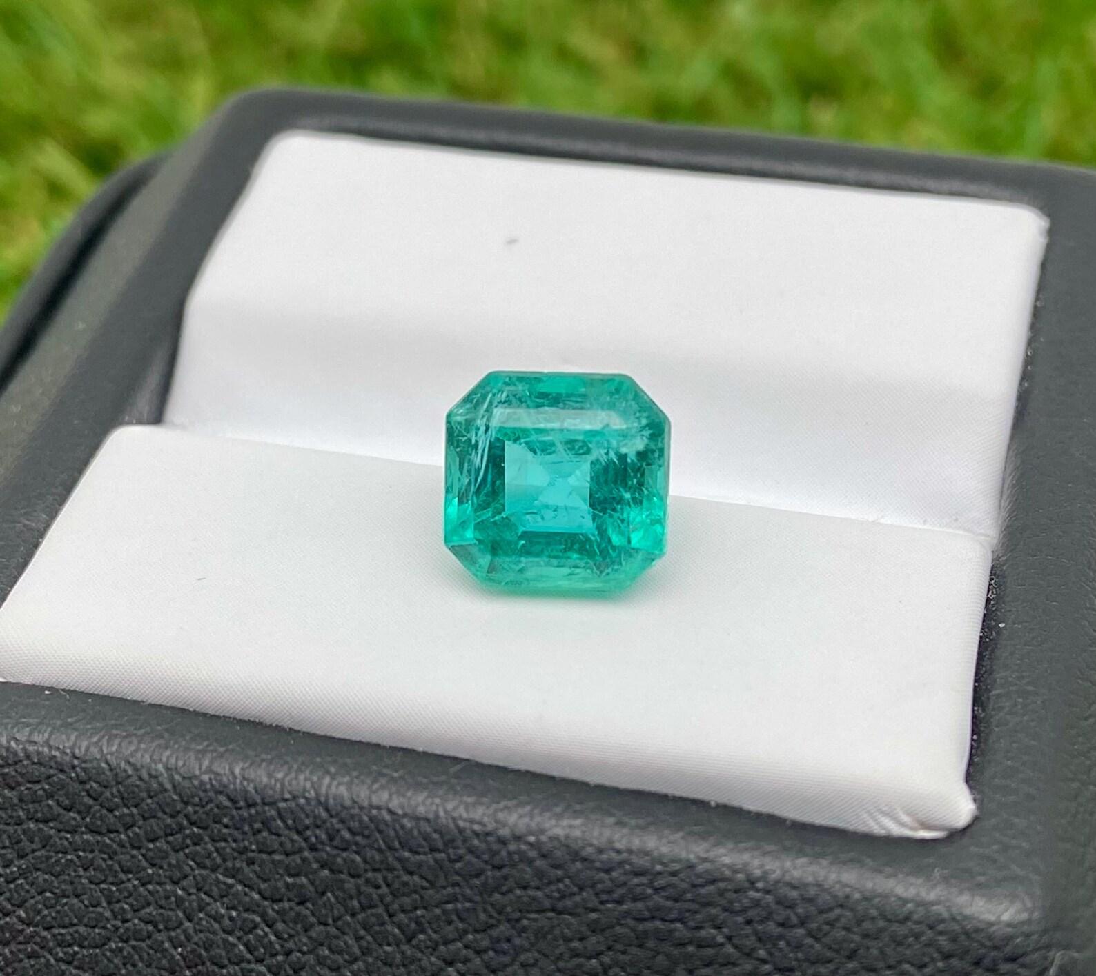 Natürlicher Smaragd lose Edelstein 2.82 ct, Smaragdschliff, Herkunft Sambia, Zertifikat im Angebot 1
