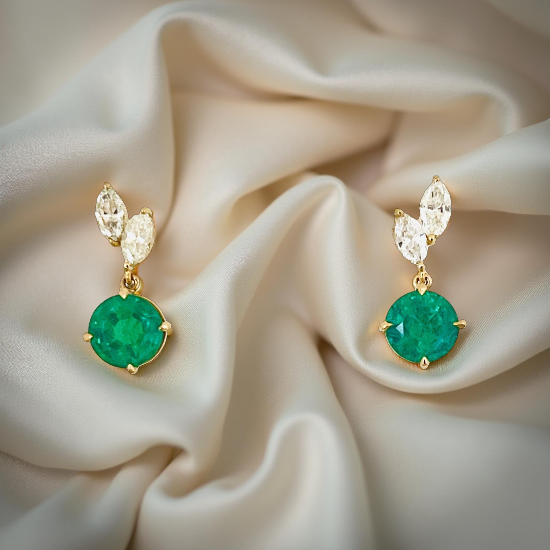 Pendientes Colgantes de Esmeralda Natural y Diamante Marquesa - 2,11 ct tw. Oro 18kt en Nuevo estado para la venta en Miami, FL