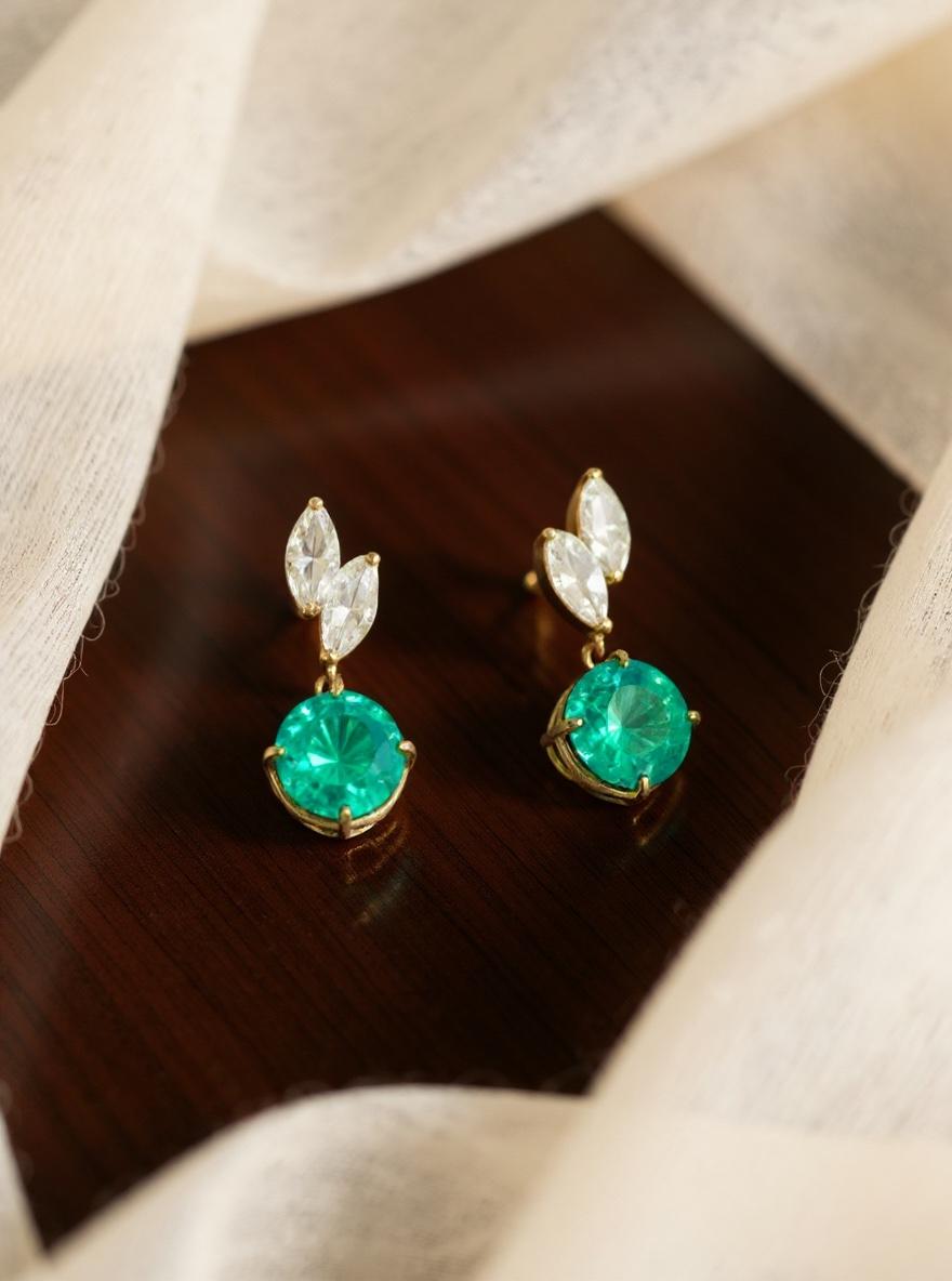 De las mujeres Pendientes Colgantes de Esmeralda Natural y Diamante Marquesa - 2,11 ct tw. Oro 18kt en venta