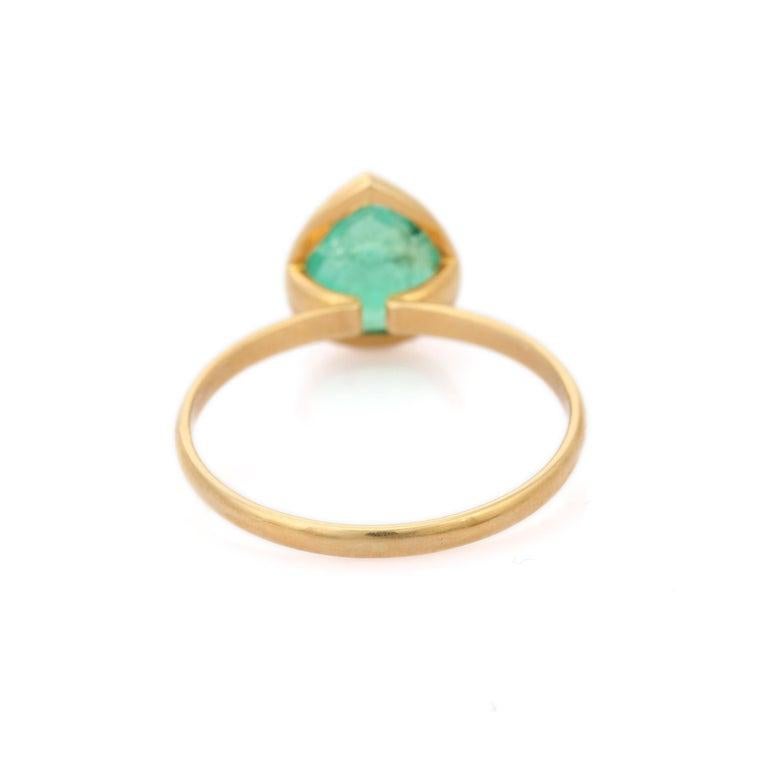 For Sale:  Natural Emerald May Birthstone Ring Gift for Her in 18k Yellow Gold 10