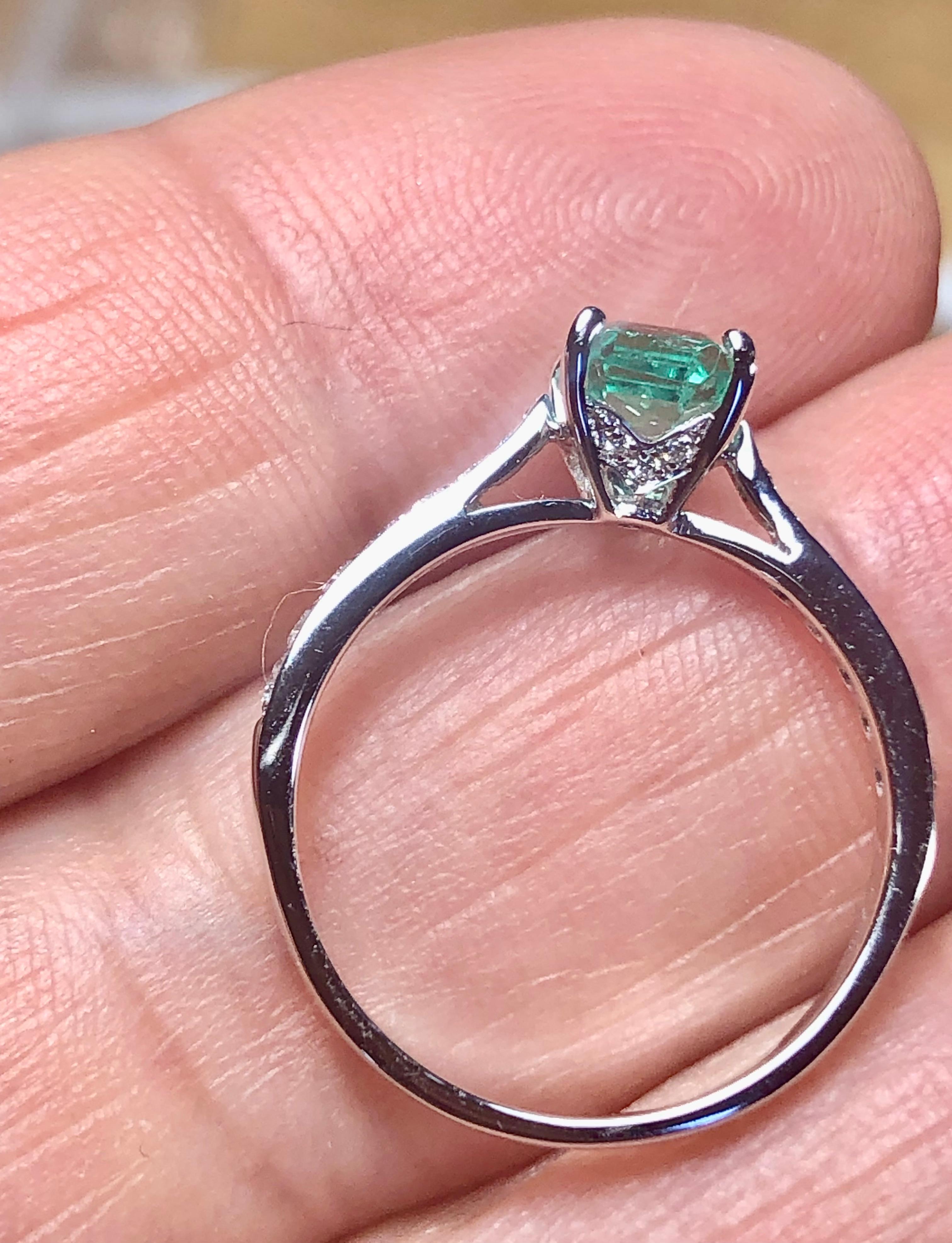 Natural Emerald & Natural Diamond Engagement Ring 18K White Gold For Sale 5