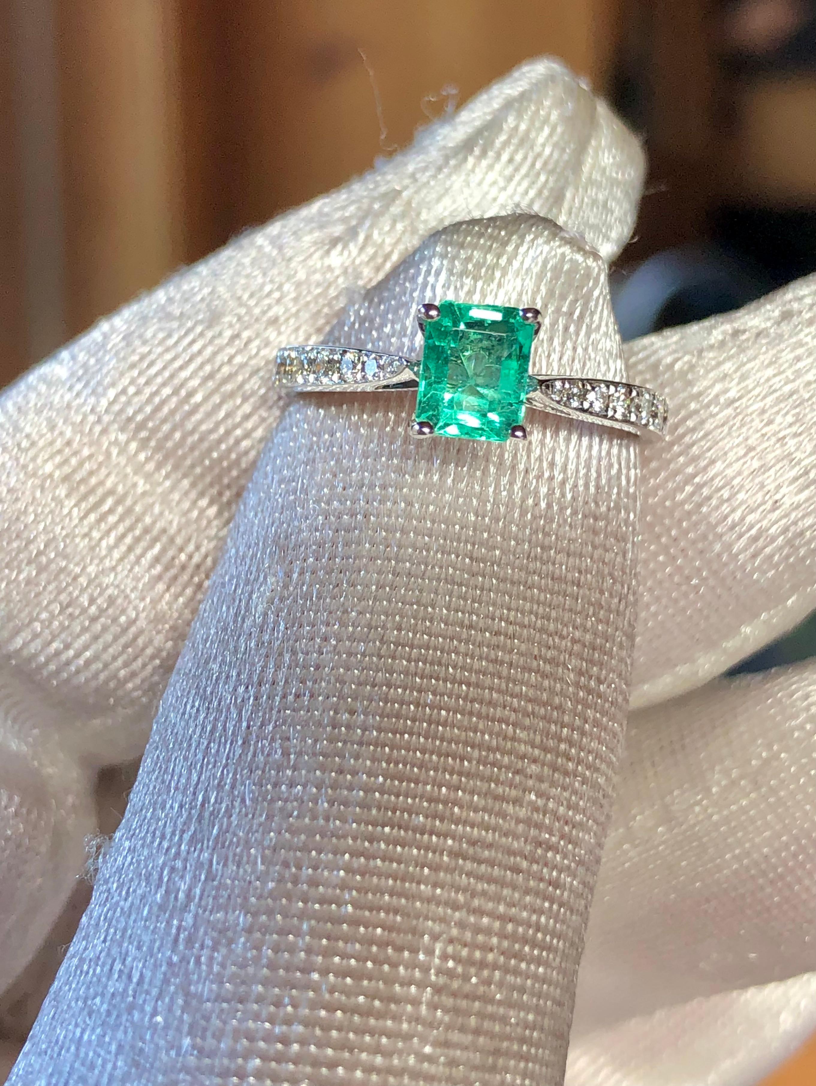 Natural 0.85 Ct Emerald Cut Natural Emerald & 0.25 Ct Natural Pave Diamond Engagement Ring with size 7 in 18 K white Gold Introducing a truly stunning piece, behold the 0.85 Carat Emerald cut Natural Colombian Emerald & 0.25ct Diamond H-G/VS-SI Ring