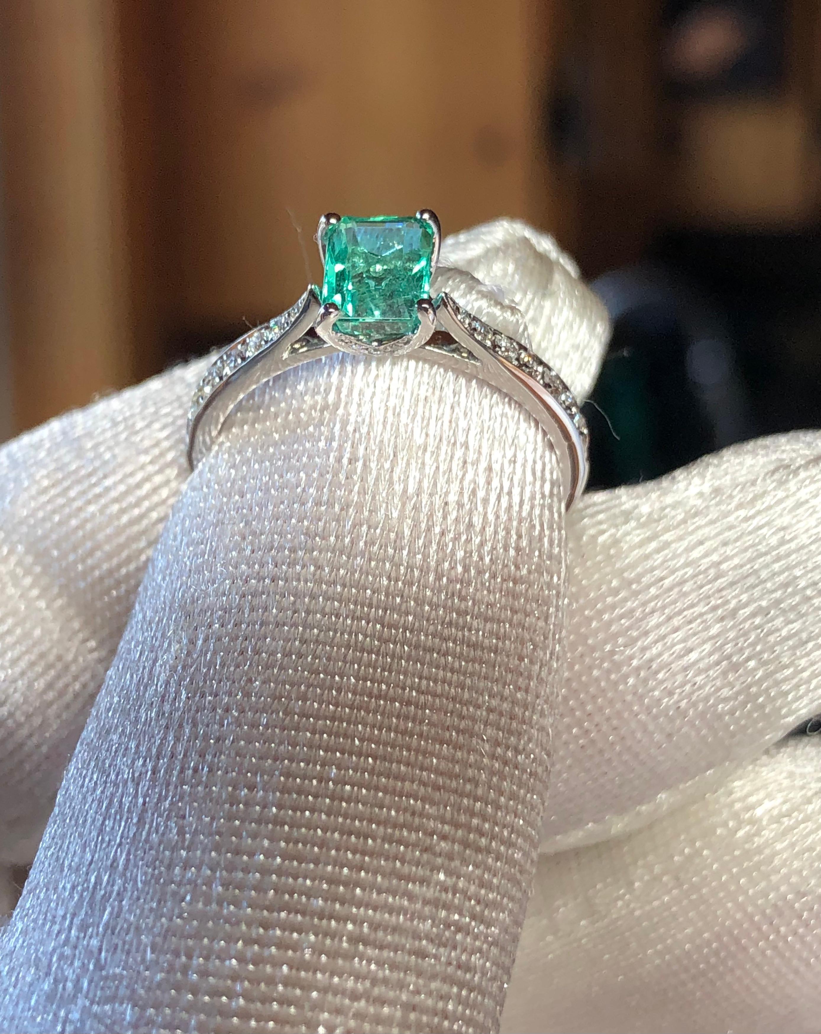 Natural Emerald & Natural Diamond Engagement Ring 18K White Gold For Sale 3
