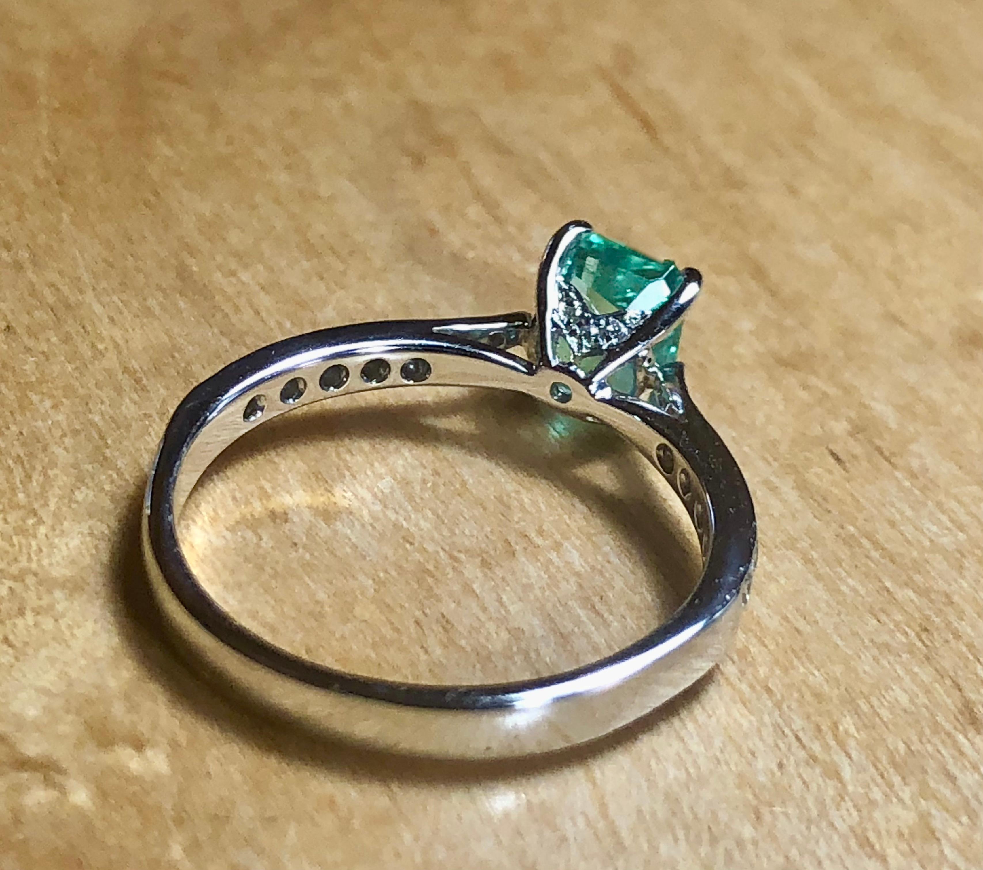 Natural Emerald & Natural Diamond Engagement Ring 18K White Gold For Sale 4