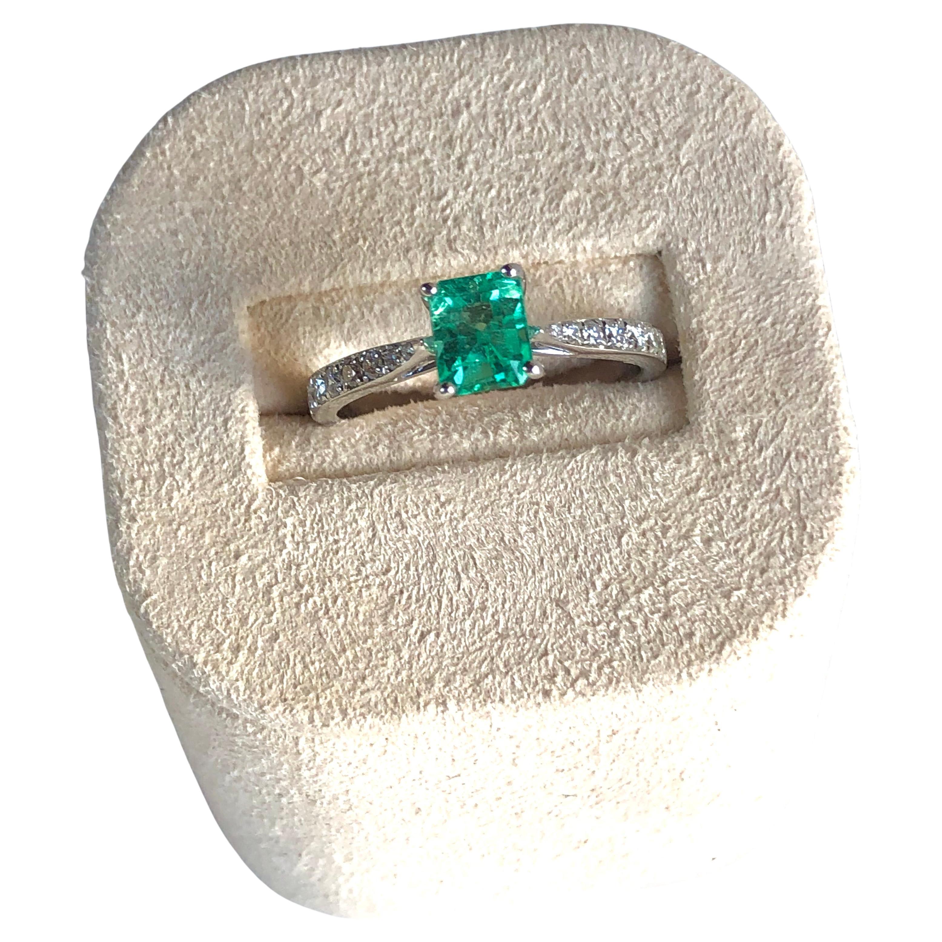 Natural Emerald & Natural Diamond Engagement Ring 18K White Gold