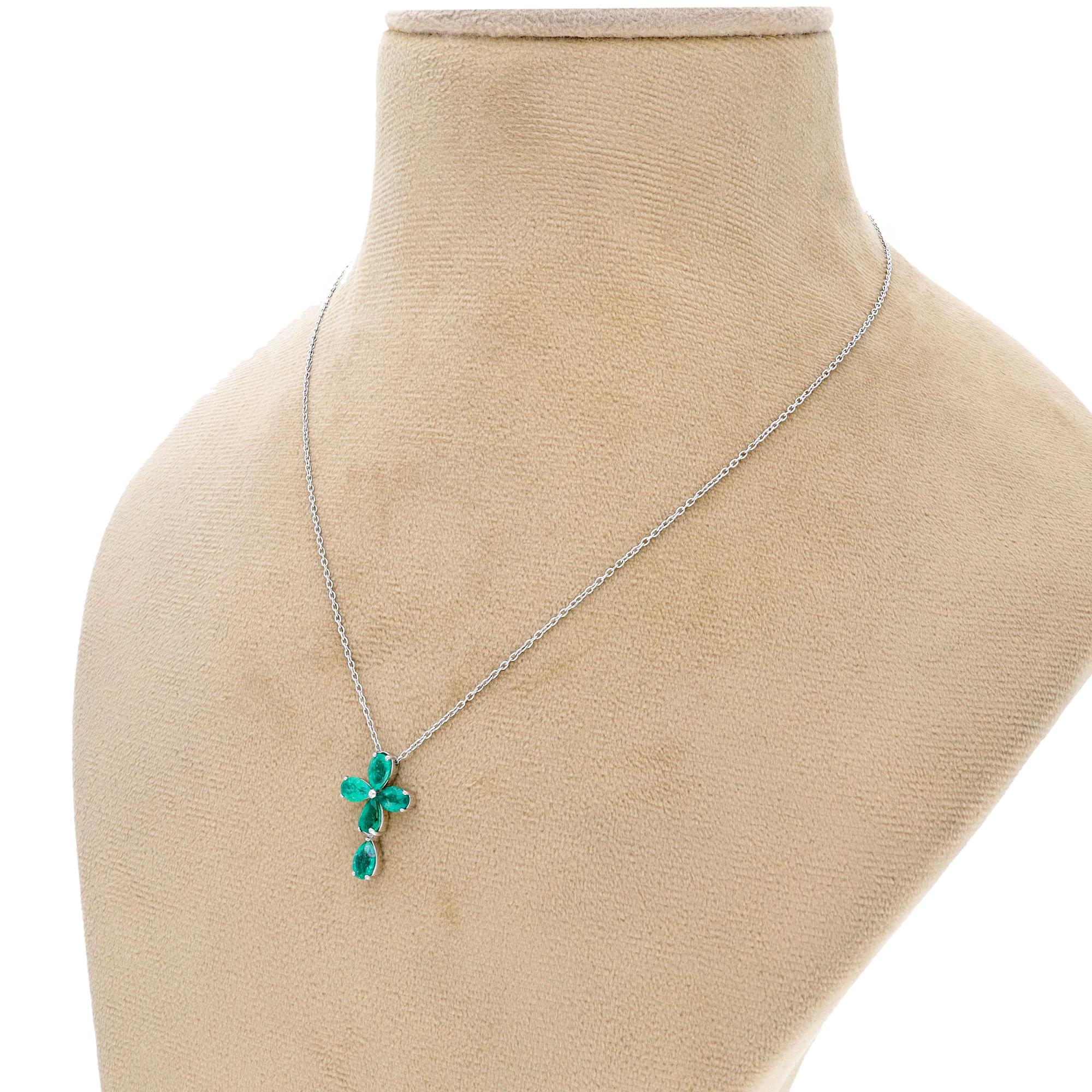 Dies ist eine natürliche  Smaragd-Halskette mit Diamanten und 18 Karat Gold. Die Smaragde sind sehr hohe Qualität und sehr gute Qualität Diamanten die Klarheit ist vsi und G Farbe


Smaragde : 1,88 Karat
Gold : 3.804 gm

Dies ist ein brandneues
