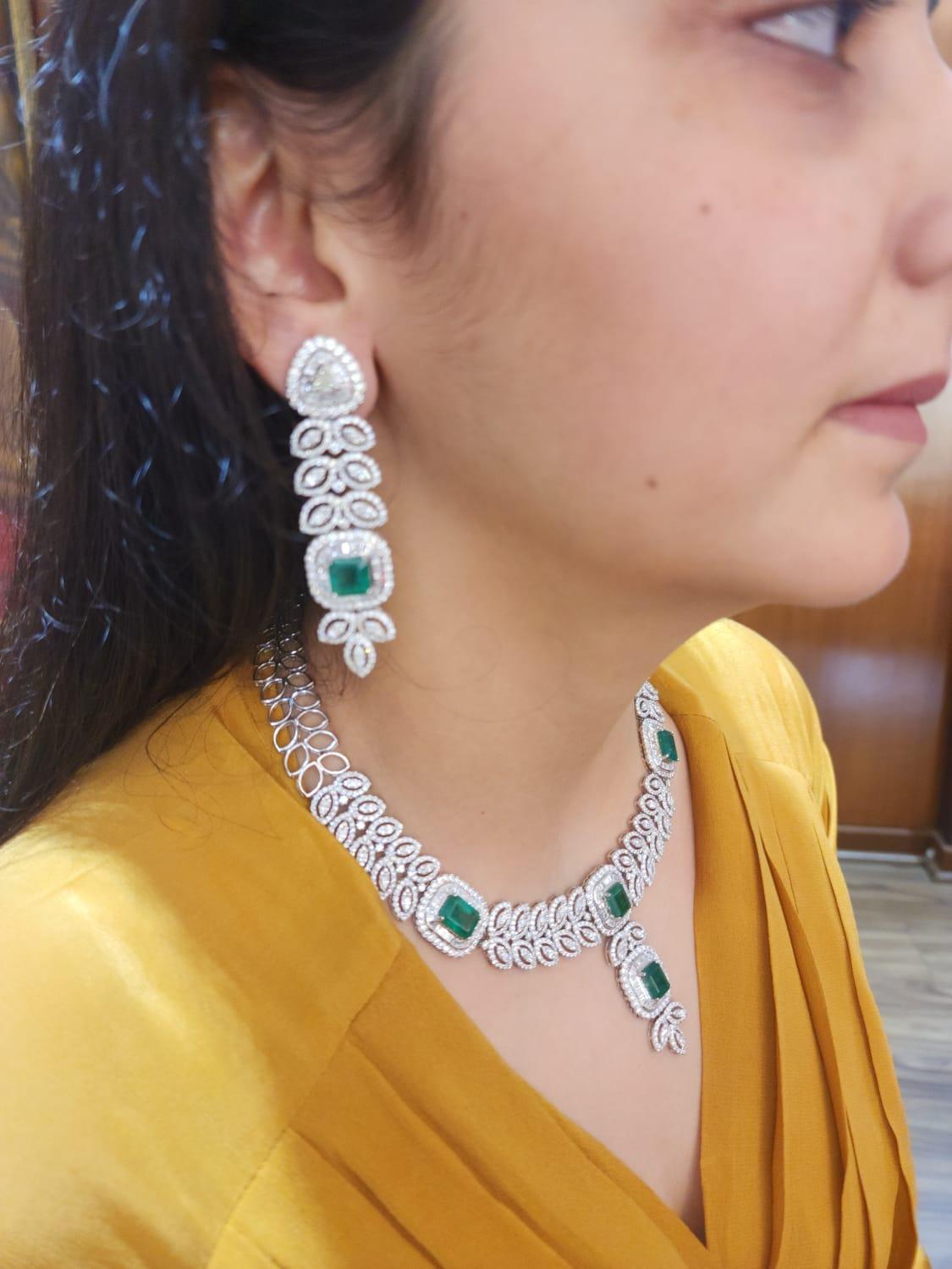 Natural Emerald Necklace with 21.93 Carats Diamond & 19.65 Emerald with 14k Gold In New Condition For Sale In New York, NY