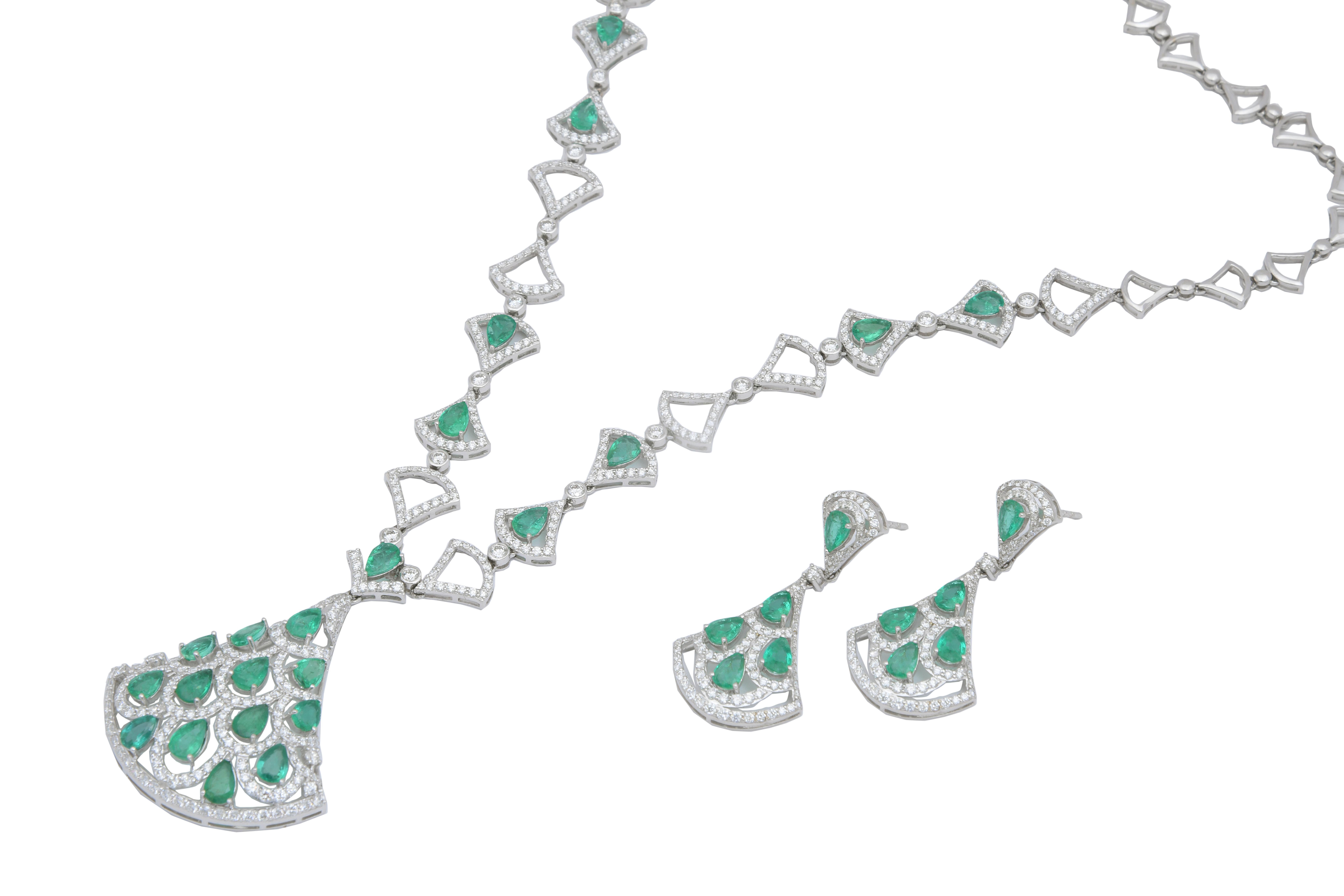 Natürlicher Smaragd Halskette mit 7,98 cts Diamant & 10,54cts Smaragd mit Gold 14k (Gemischter Schliff) im Angebot