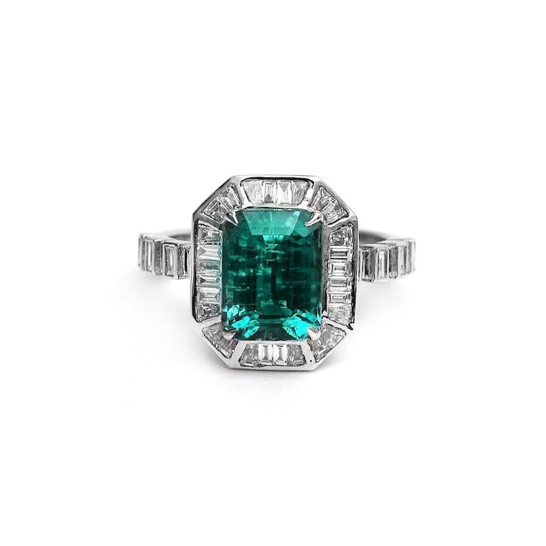 PRODUCT DETAILS -
===============
��➡️GEMSTONE DETAILS :
❋ Gemstone : Emerald
❋ Gemstone Weight : 3.22 cts
❋ Gemstone Shape : Octagon Cut
❋ Gemstone Type : Natural

➡️DIAMOND DETAILS :
❋ Diamond Weight : 1.18 cts
❋ Diamond Shape : Round Cut
❋ Diamond