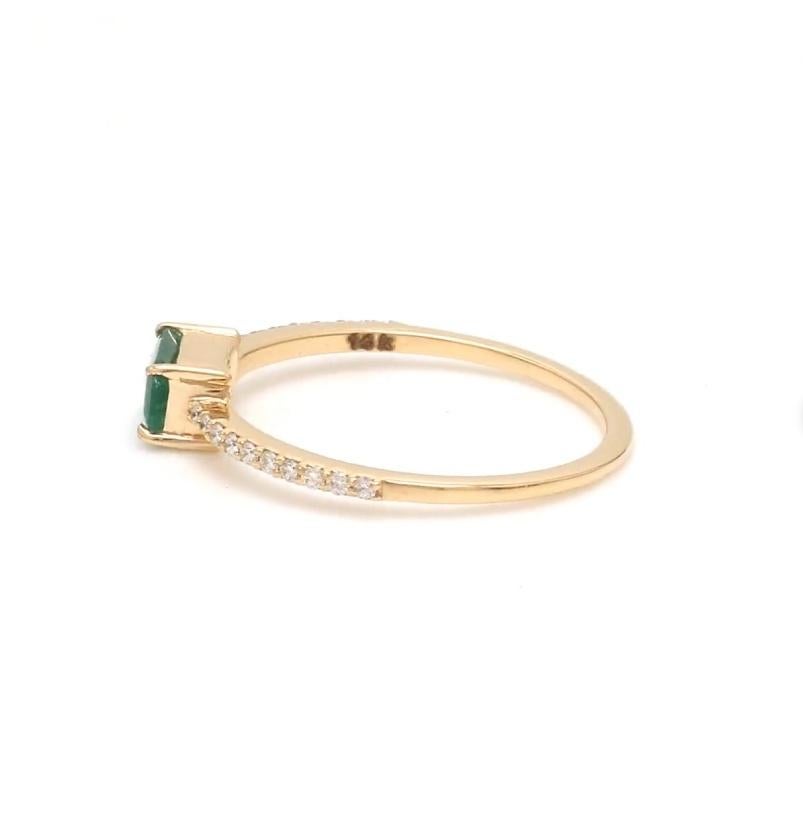 Natürlicher Smaragd-Diamantring mit achteckigen Krappenbesatz aus 18 Karat Gold im Zustand „Neu“ im Angebot in jaipur, IN
