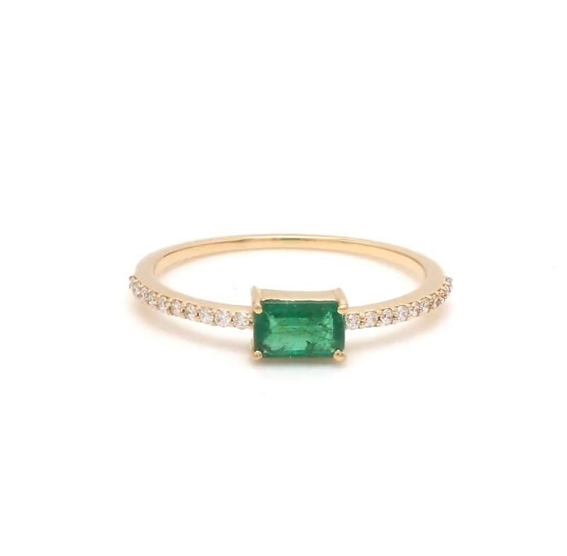 Natürlicher Smaragd-Diamantring mit achteckigen Krappenbesatz aus 18 Karat Gold Damen im Angebot