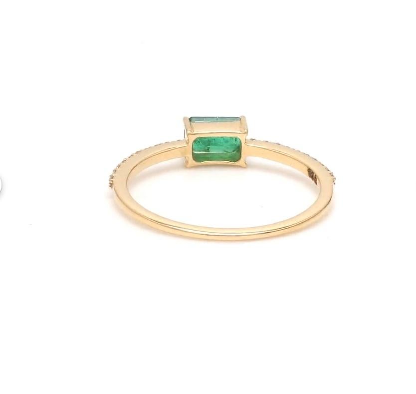 Natürlicher Smaragd-Diamantring mit achteckigen Krappenbesatz aus 18 Karat Gold im Angebot 1