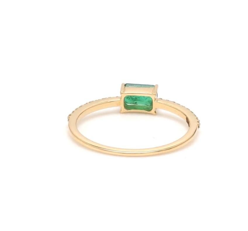 Taille émeraude Bague octogonale en or 14 carats avec émeraude naturelle en vente