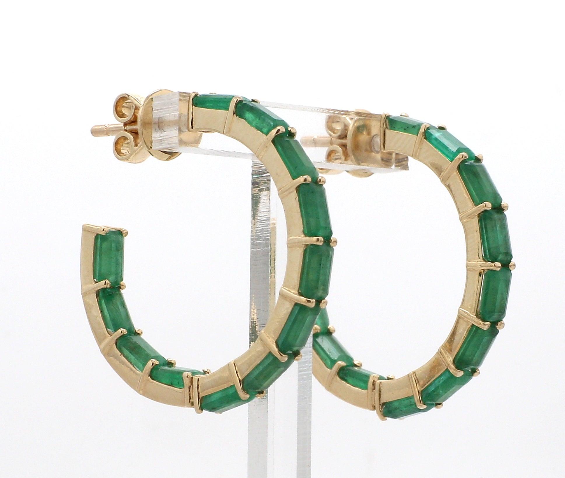 Pierre : Émeraude

Type : Nature

Forme : taille émeraude 

Taille : 5x3 MM

Poids : 5-6 carats  

Métal : or

Taille du bracelet : Toutes les tailles sont disponibles.

Il s'agit d'une pièce neuve.

. Il est très difficile de capturer la véritable