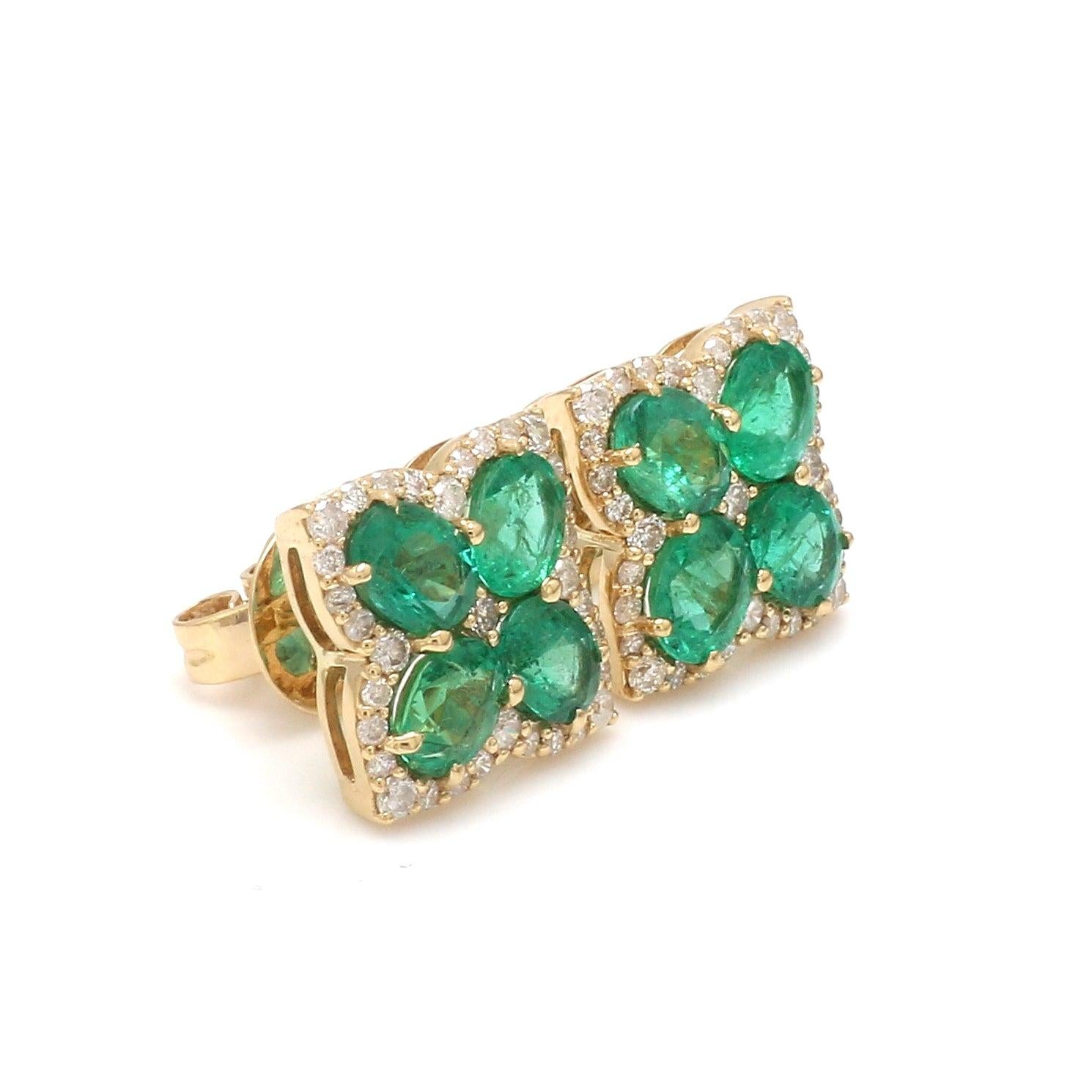 Stone : Emerald 

Type : Natural

Shape : Oval  

Size : 5X3 MM

Weight : 3.29 Carats

Diamond size : 0.90 MM

Diamond Weight : 0.17 Carats

Diamond Color : F-G

Diamond Clarity : SI

Metal : Gold

Customisation : Available

Size : All Sizes Are