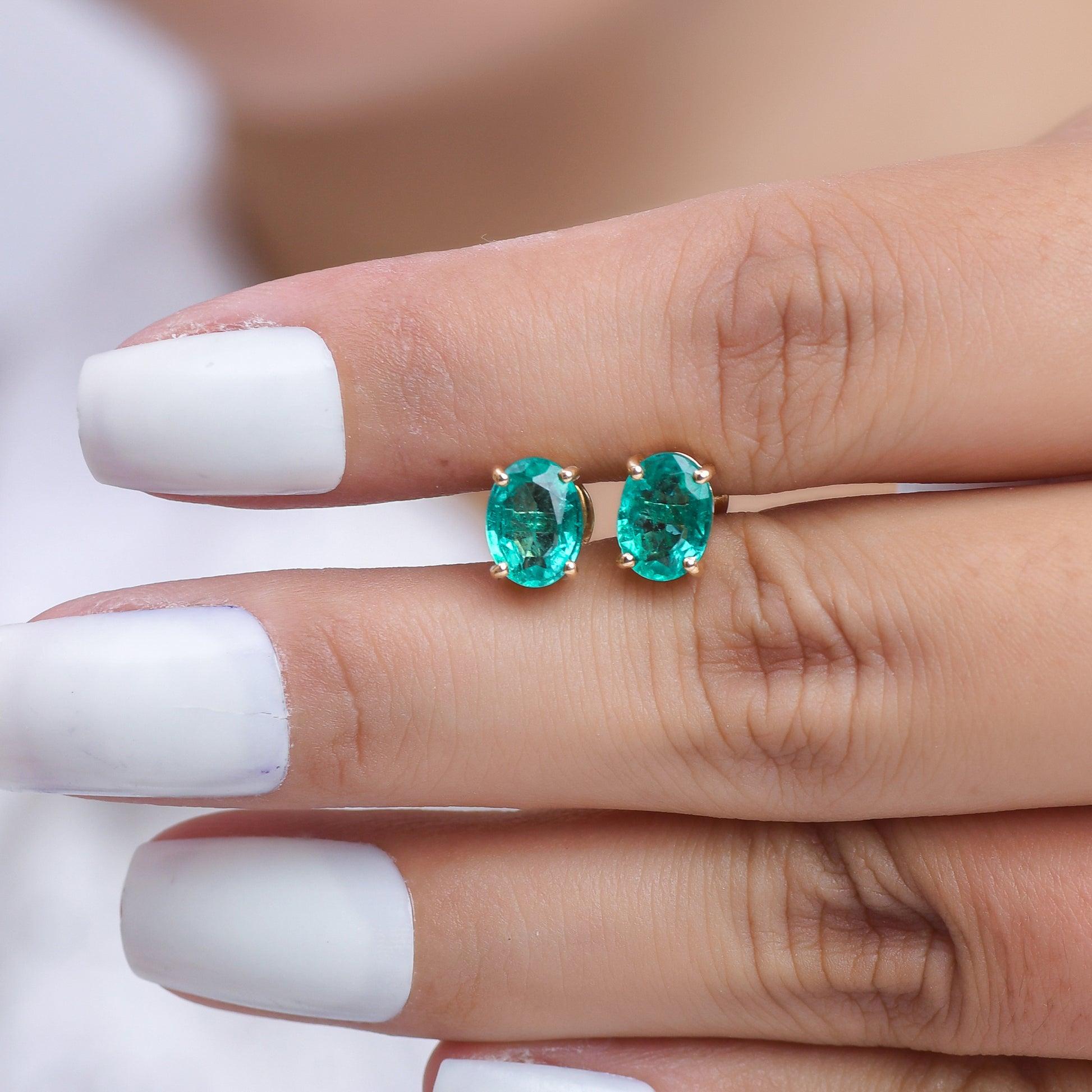 Gemstone : Emerald

 Gemstone Size : 8x6 MM 

Type : Natural

Shape : Oval 

Weight : 2 Carats

Earring Length : 7MM 

Earring Width : 5MM

Metal : Gold

Size : All sizes are available

This is a Brand new Piece

. Its very hard to capture the true