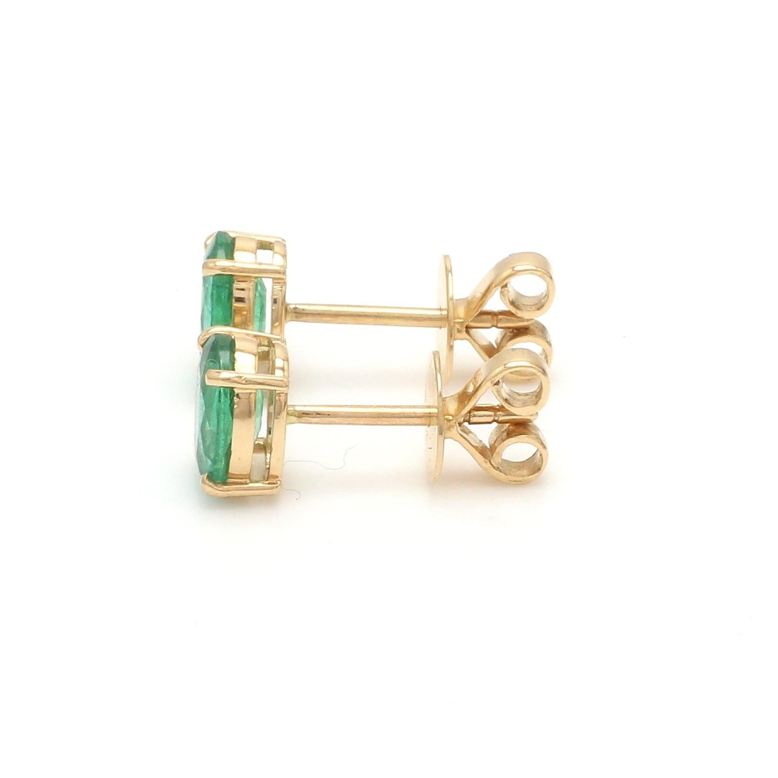 Natural Emerald Oval Prong Set Earrings In New Condition For Sale In jaipur, IN