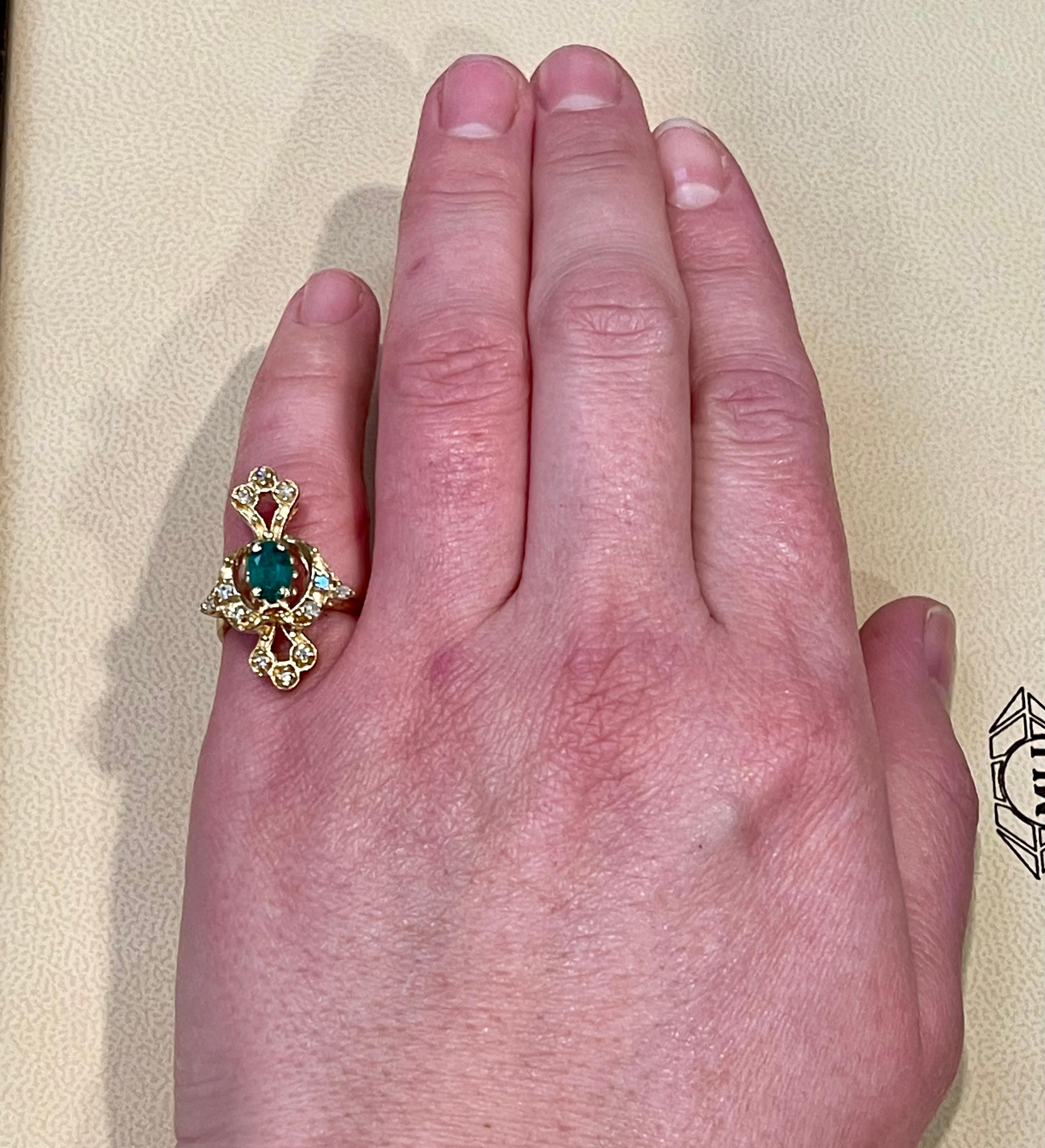 Ring aus 14 Karat Gelbgold mit natürlichem Smaragd, ovalem Stein und Diamant im Angebot 10