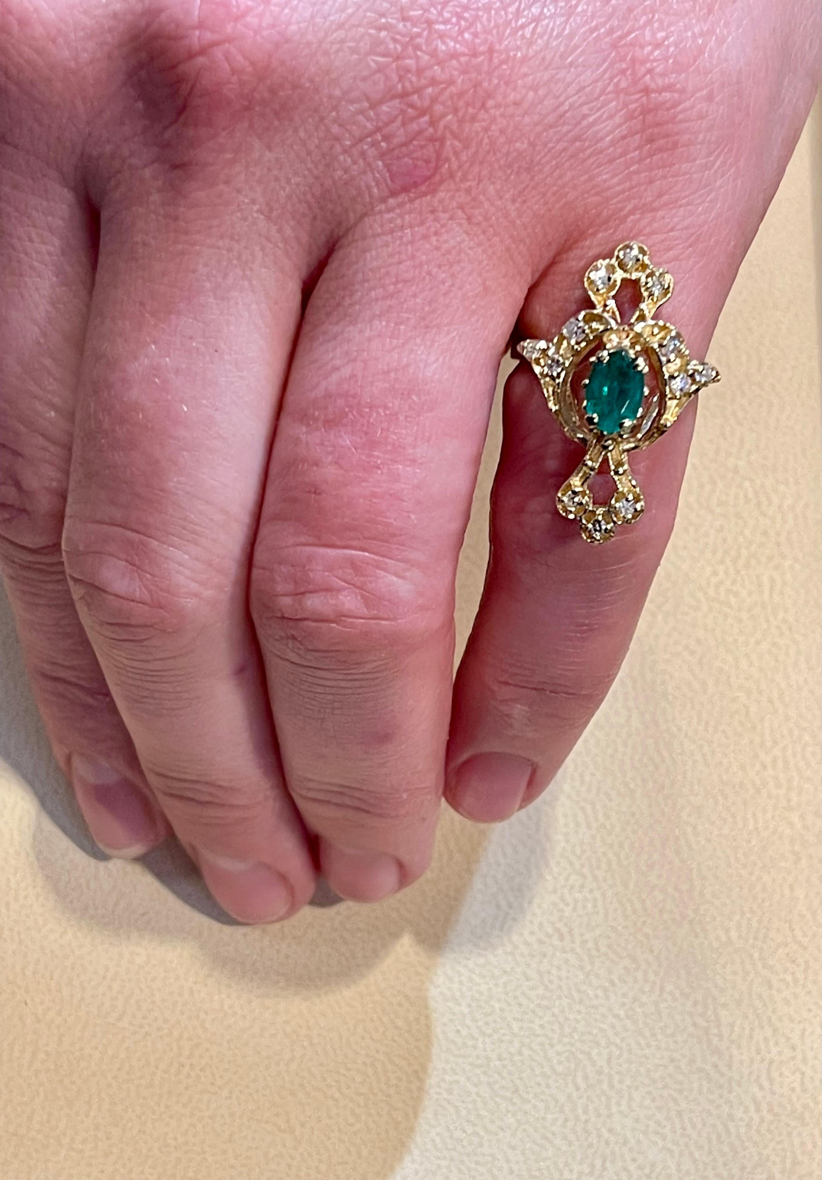 Ring aus 14 Karat Gelbgold mit natürlichem Smaragd, ovalem Stein und Diamant im Angebot 12