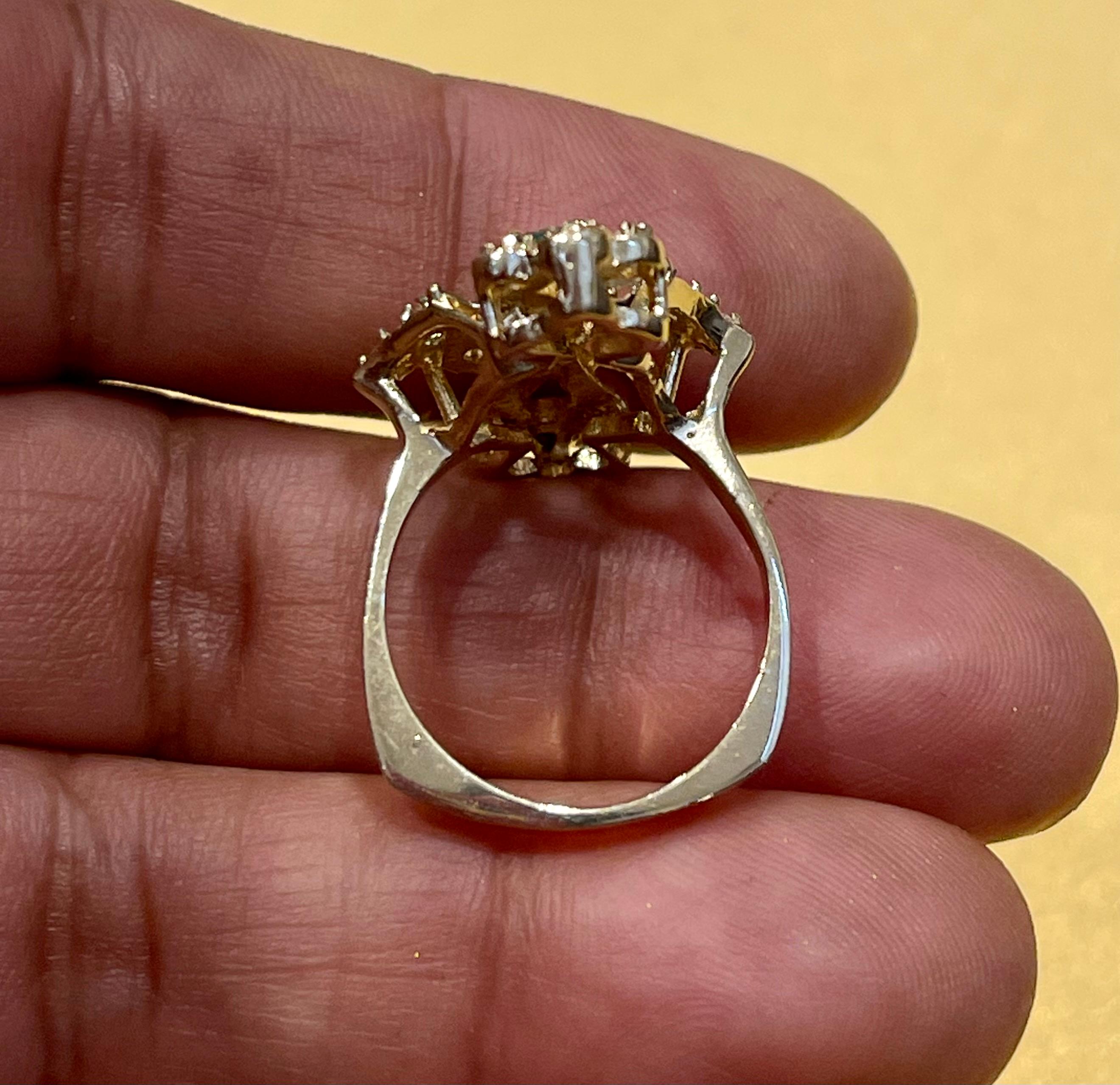 Ring aus 14 Karat Gelbgold mit natürlichem Smaragd, ovalem Stein und Diamant im Angebot 14