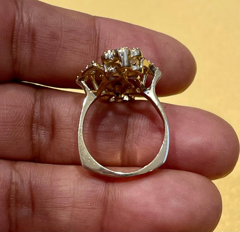 Bague d'anniversaire ovale en or 14 carats et émeraude