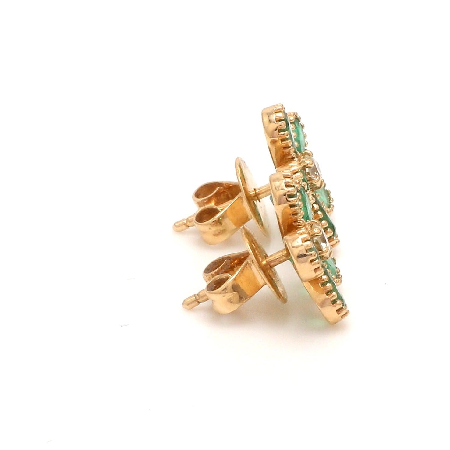 Natürlicher Smaragd Birnenschliff Diamant Blumen Ohrstecker (Zeitgenössisch) im Angebot