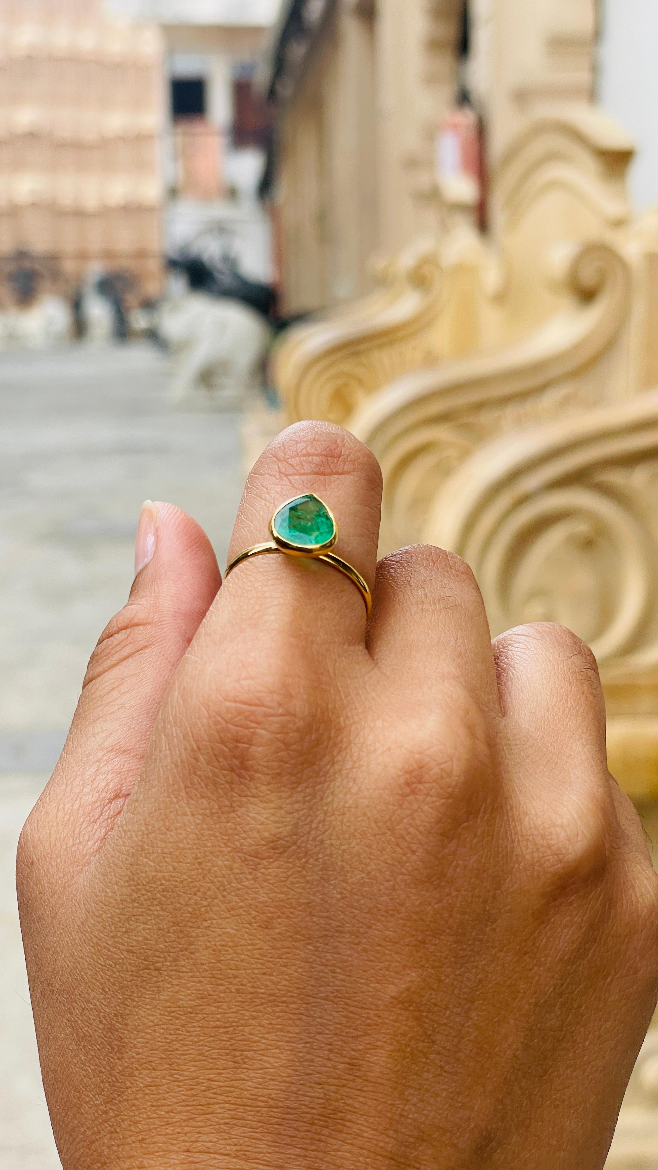Natural Emerald Pear Cut Ring in 18 Karat Yellow Gold Gemstone Ring 2