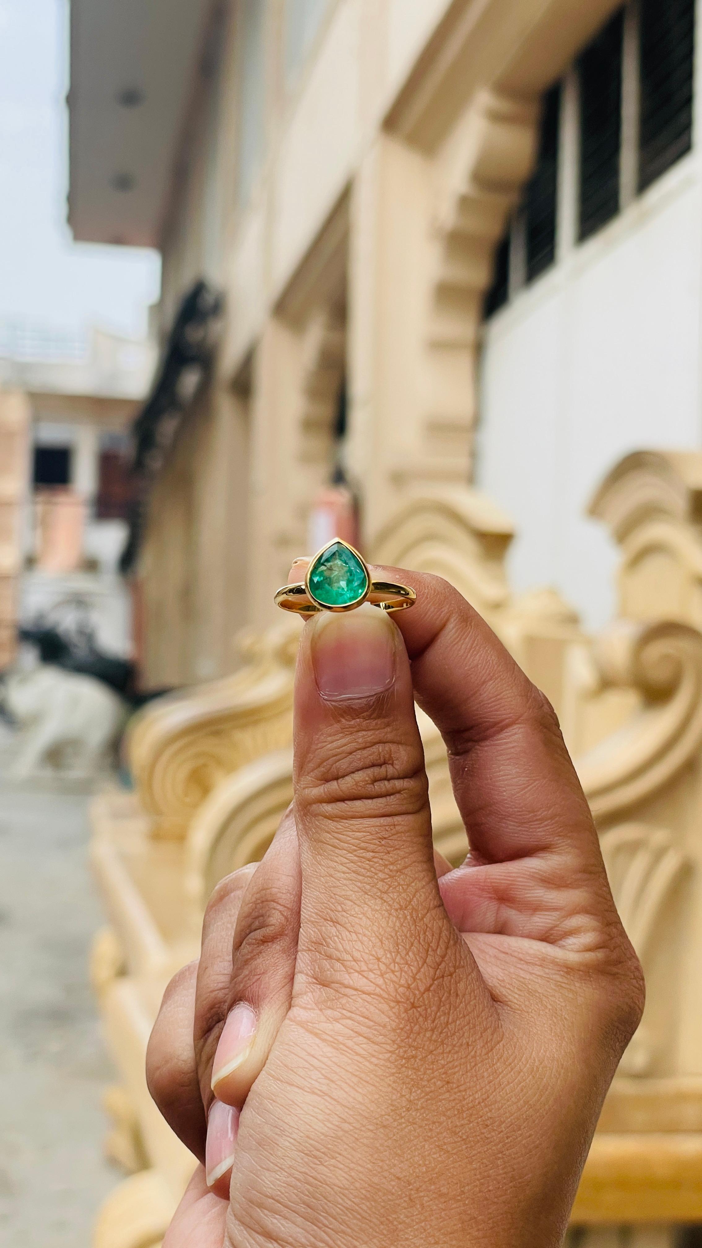 Natural Emerald Pear Cut Ring in 18 Karat Yellow Gold Gemstone Ring 11