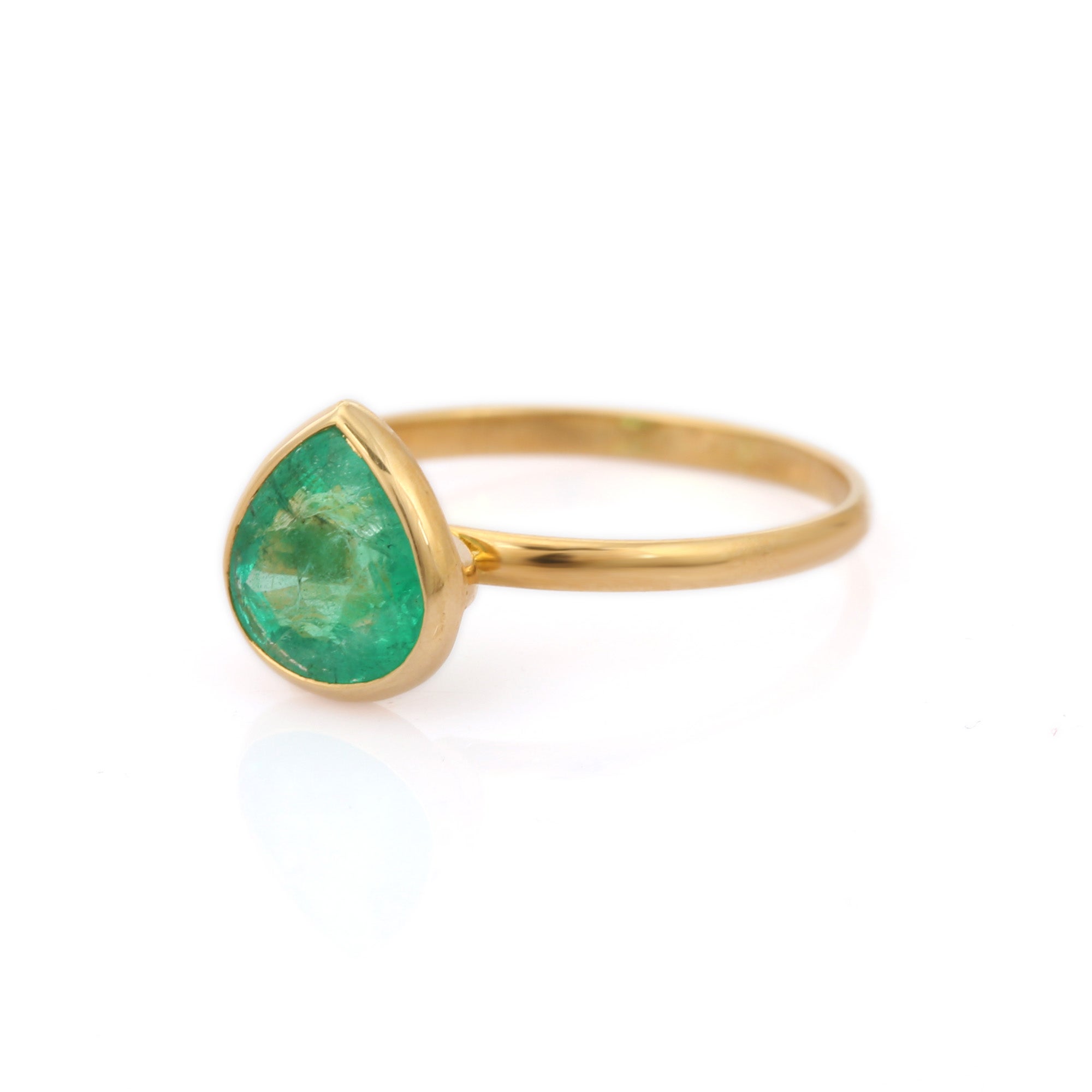 Natural Emerald Pear Cut Ring in 18 Karat Yellow Gold Gemstone Ring 3