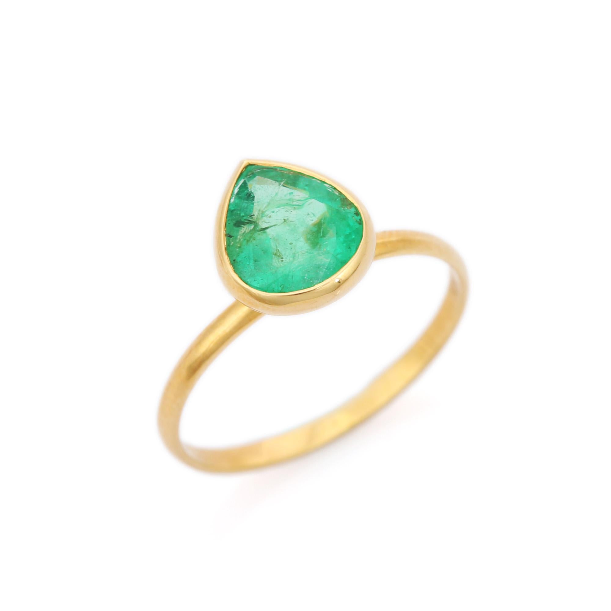Natural Emerald Pear Cut Ring in 18 Karat Yellow Gold Gemstone Ring 4